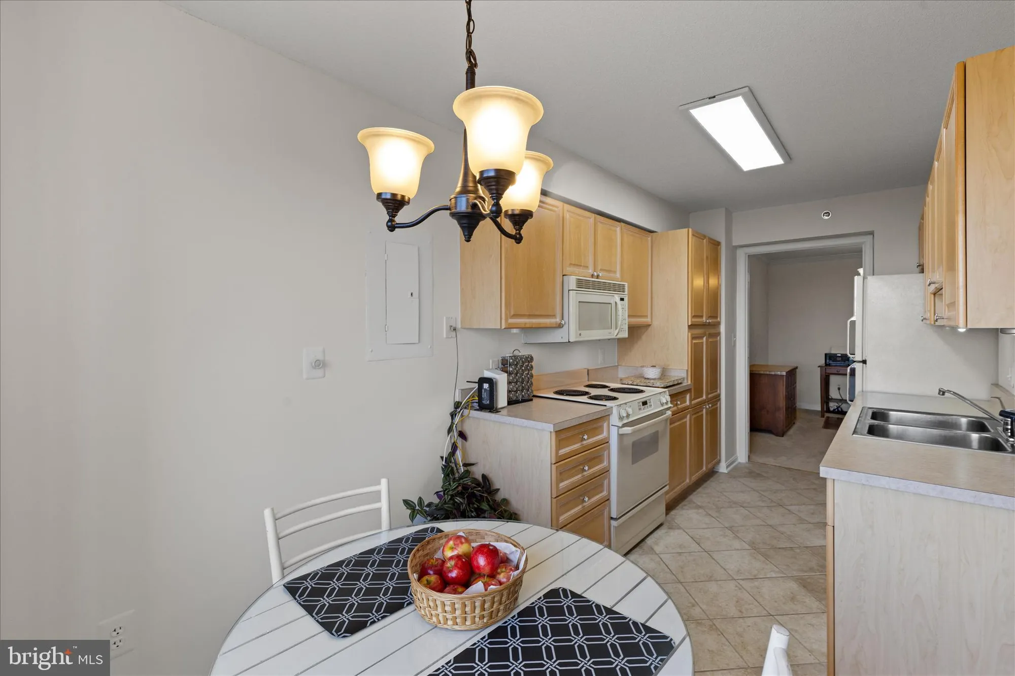 Property Slideshow image 19 of 80 | 19385 cypress ridge ter unit 907, Leesburg, VA, 20176