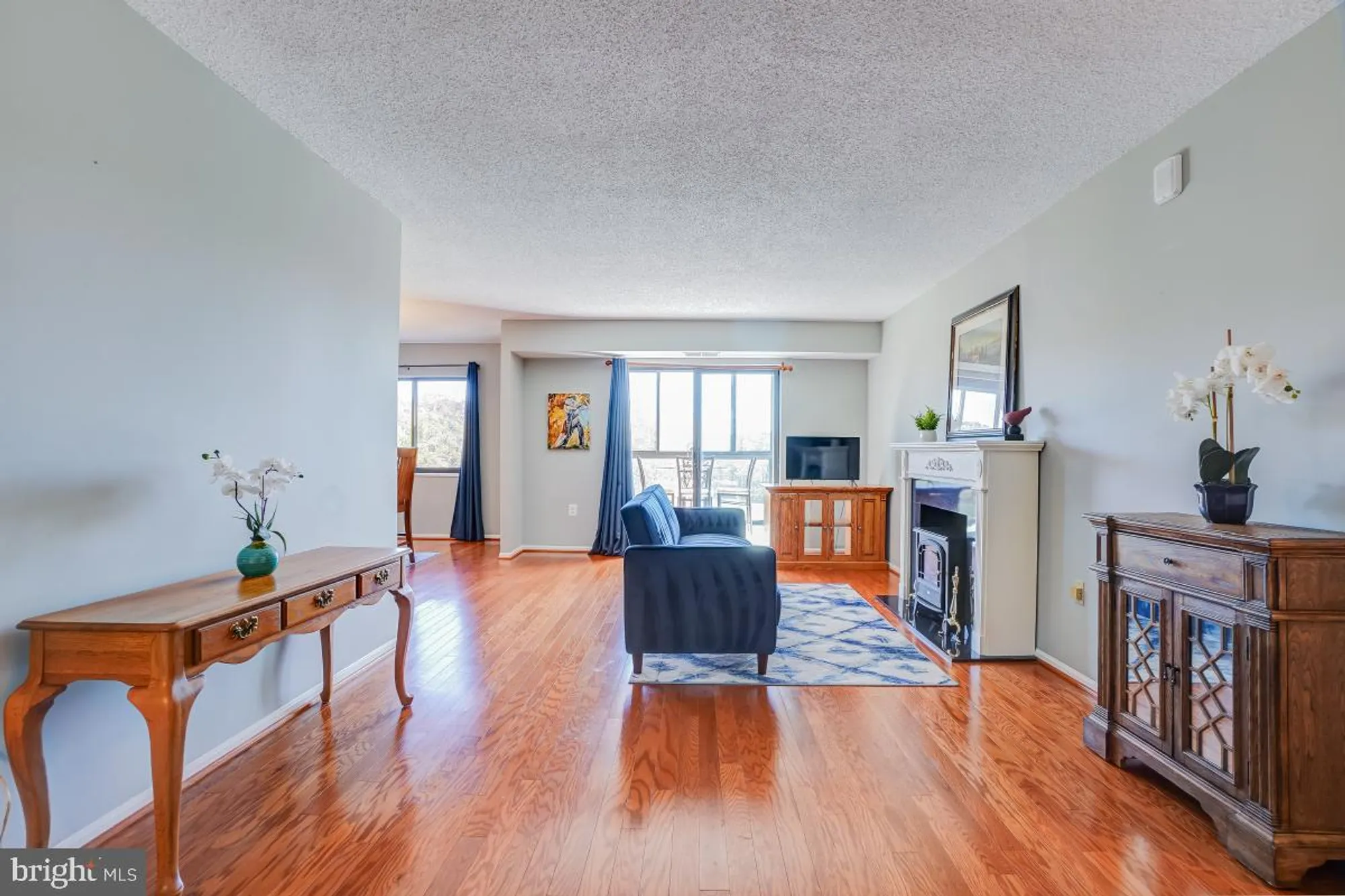 Property Slideshow image 4 of 33 | 15101 interlachen dr 1-625, Silver Spring, MD, 20906