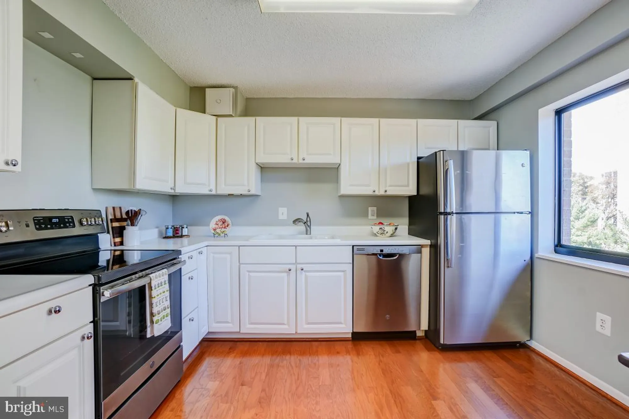 Property Slideshow image 16 of 33 | 15101 interlachen dr 1-625, Silver Spring, MD, 20906