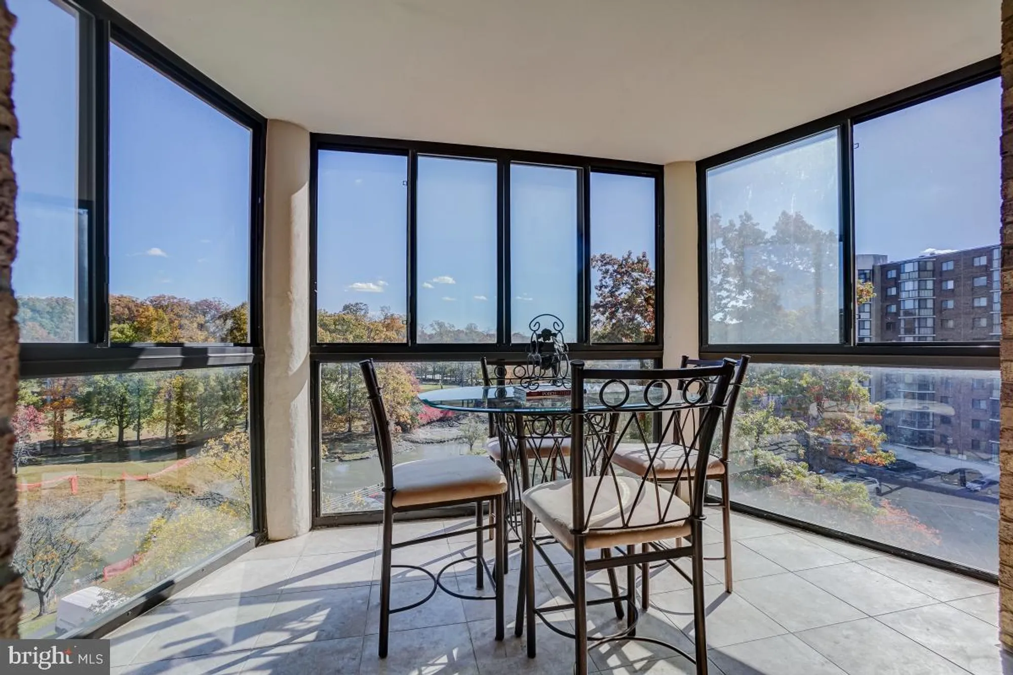 Property Slideshow image 10 of 33 | 15101 interlachen dr 1-625, Silver Spring, MD, 20906
