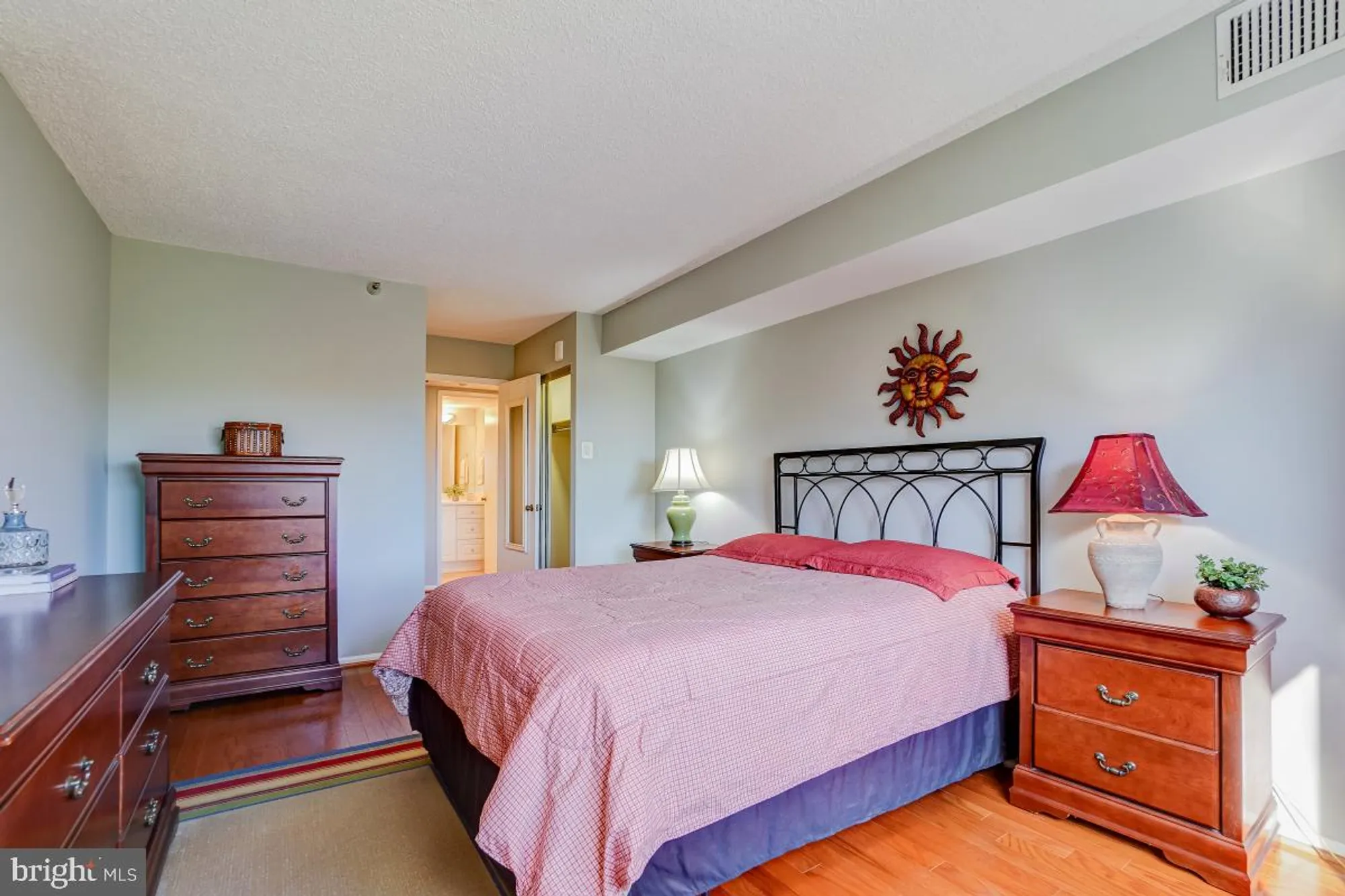 Property Slideshow image 21 of 33 | 15101 interlachen dr 1-625, Silver Spring, MD, 20906