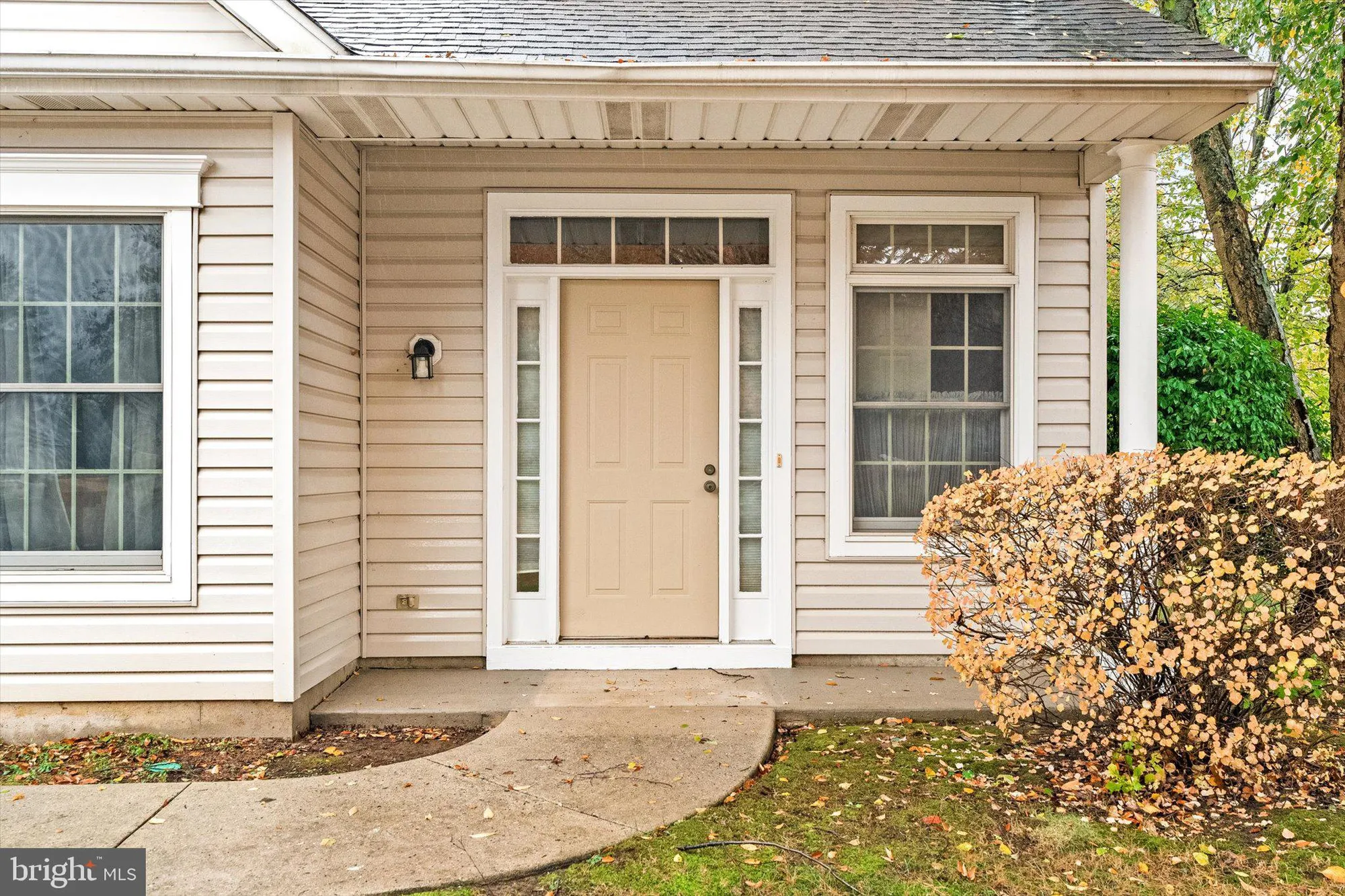 Property Slideshow image 2 of 25 | 213 homestead cir, Columbus, NJ, 08022