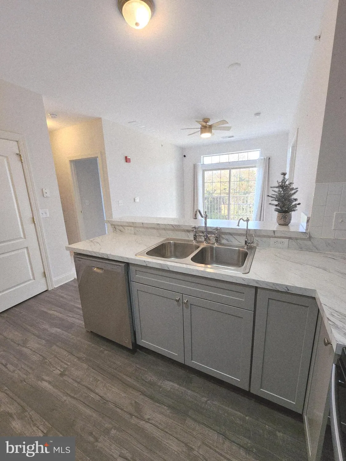 Property Slideshow image 11 of 35 | 3000 fountainview cir # 3411, Newark, DE, 19713