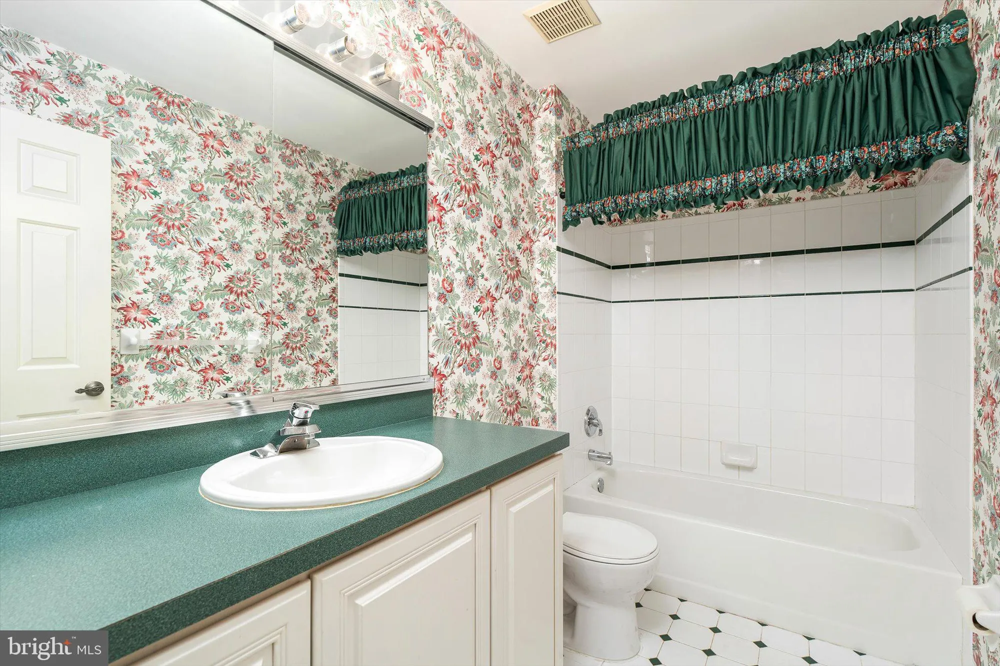 Property Slideshow image 21 of 25 | 213 homestead cir, Columbus, NJ, 08022