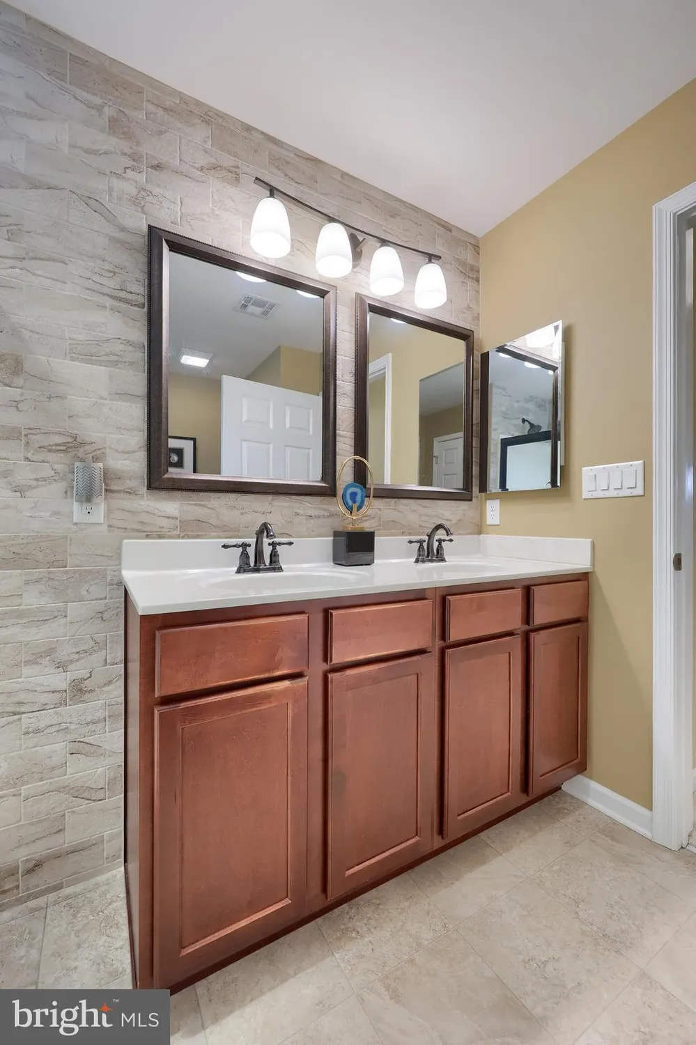 Property Slideshow image 30 of 48 | 1393 james way, Mount Joy, PA, 17552