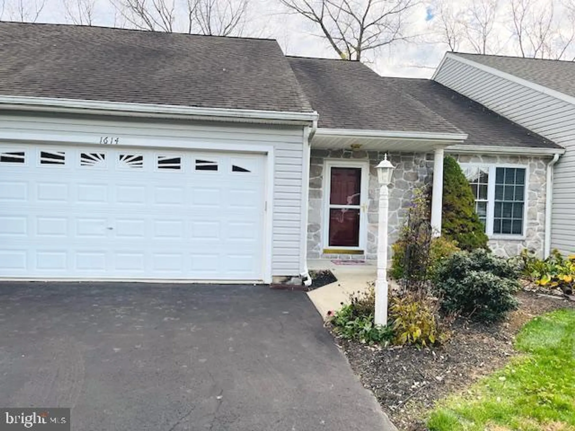 Property Slideshow image 3 of 4 | 1614 berry dr, Lebanon, PA, 17046