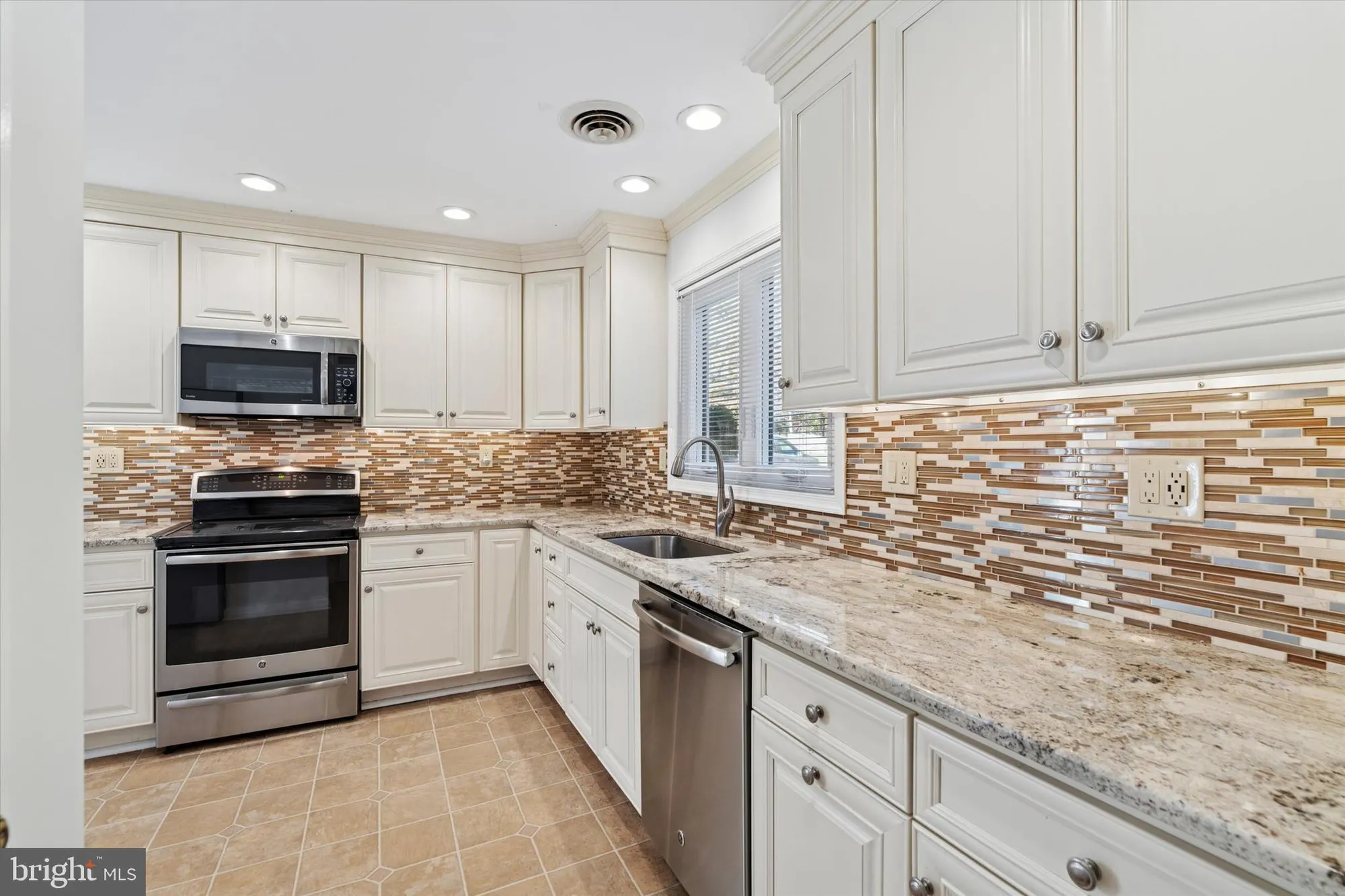 Property Slideshow image 8 of 28 | 201 chandler dr # 201, West Chester, PA, 19380