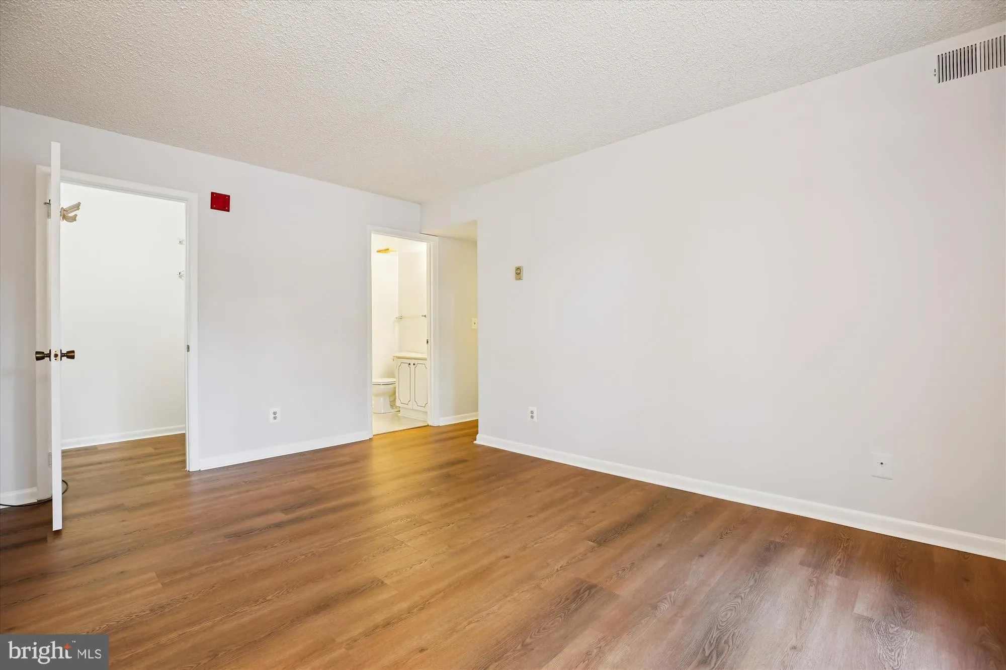 Property Slideshow image 17 of 35 | 15201 elkridge way 93-2j, Silver Spring, MD, 20906