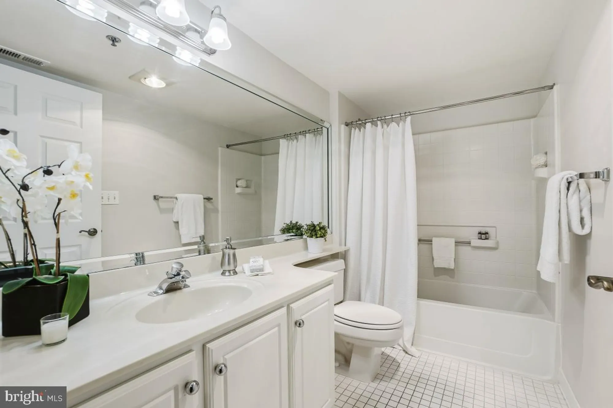 Property Slideshow image 25 of 51 | 14801 pennfield cir apt 203, Silver Spring, MD, 20906