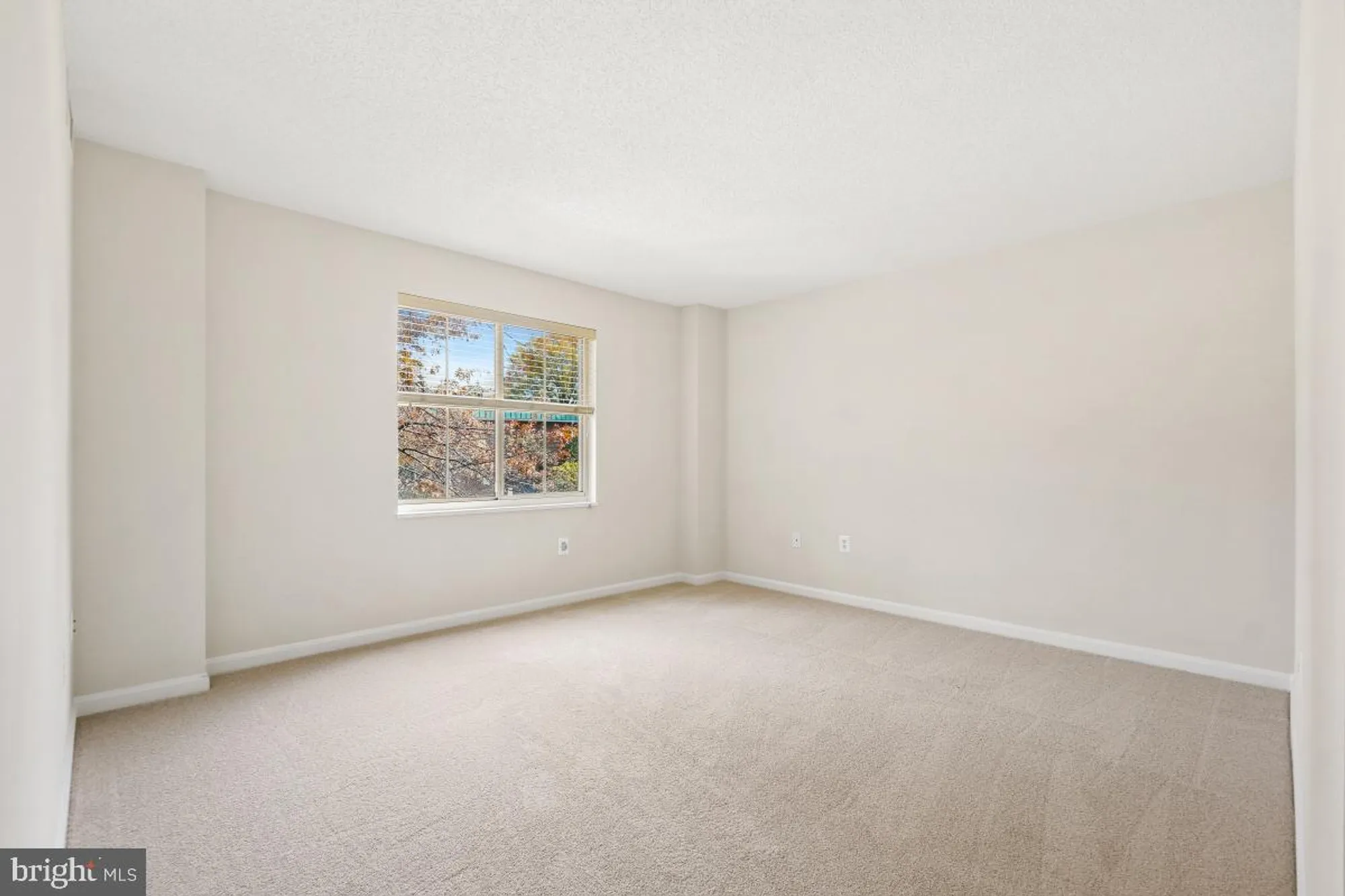 Property Slideshow image 22 of 51 | 14801 pennfield cir apt 203, Silver Spring, MD, 20906