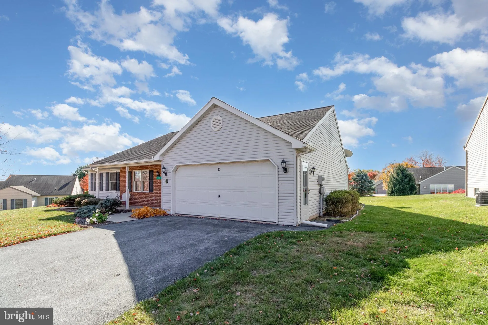 Property Slideshow image 4 of 39 | 15 lakeview dr, Myerstown, PA, 17067
