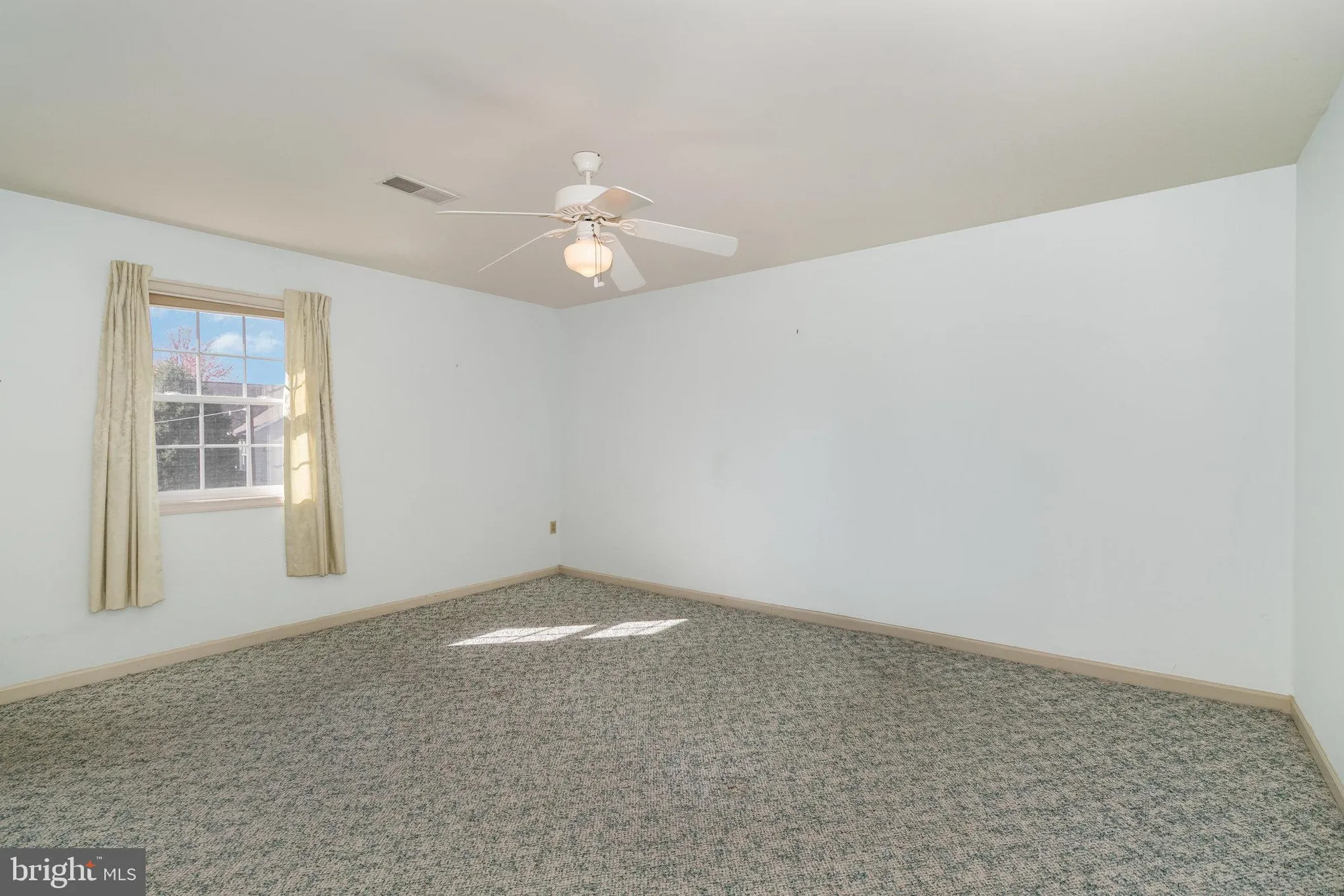 Property Slideshow image 21 of 39 | 15 lakeview dr, Myerstown, PA, 17067