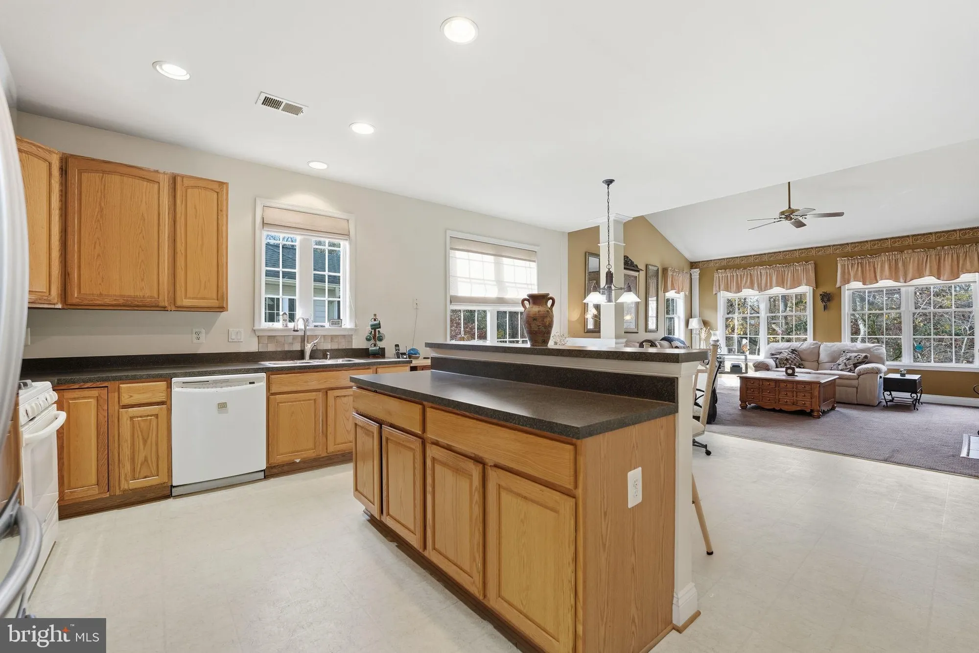 Property Slideshow image 14 of 51 | 13753 tuscarora ct, Gainesville, VA, 20155