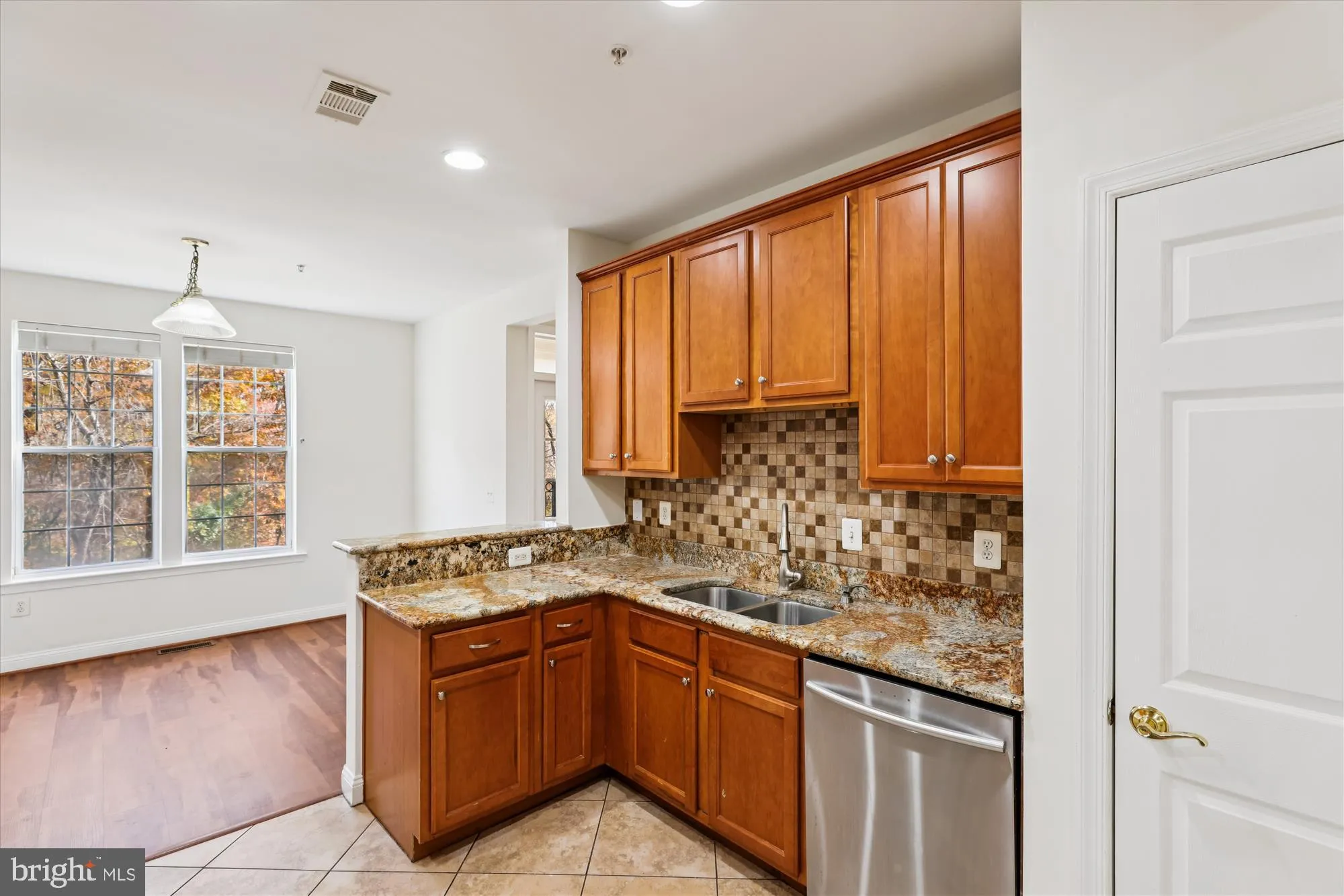 Property Slideshow image 21 of 53 | 2550 kensington gdns 107, Ellicott City, MD, 21043