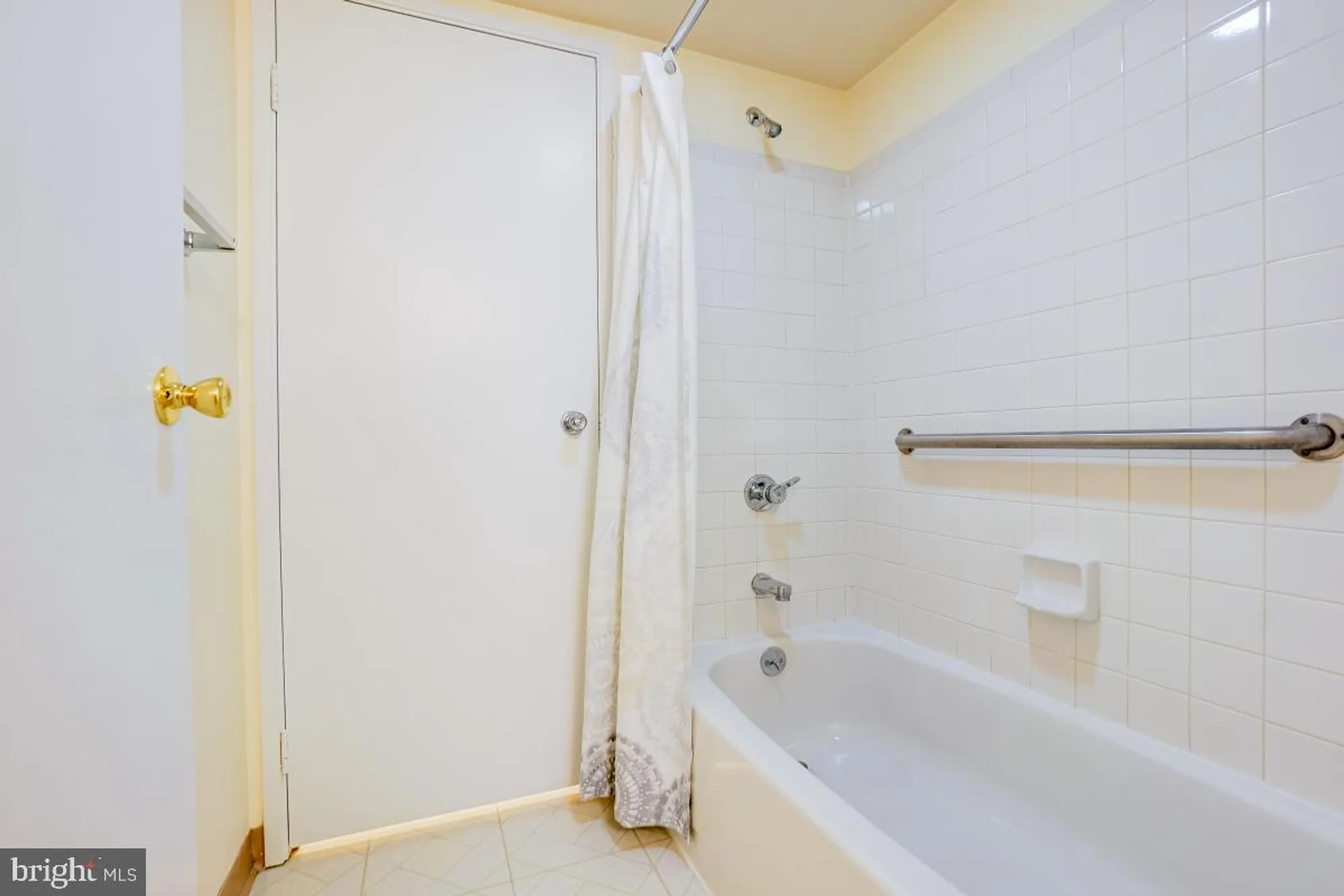 Property Slideshow image 30 of 34 | 2921 n leisure world blvd 1-226, Silver Spring, MD, 20906