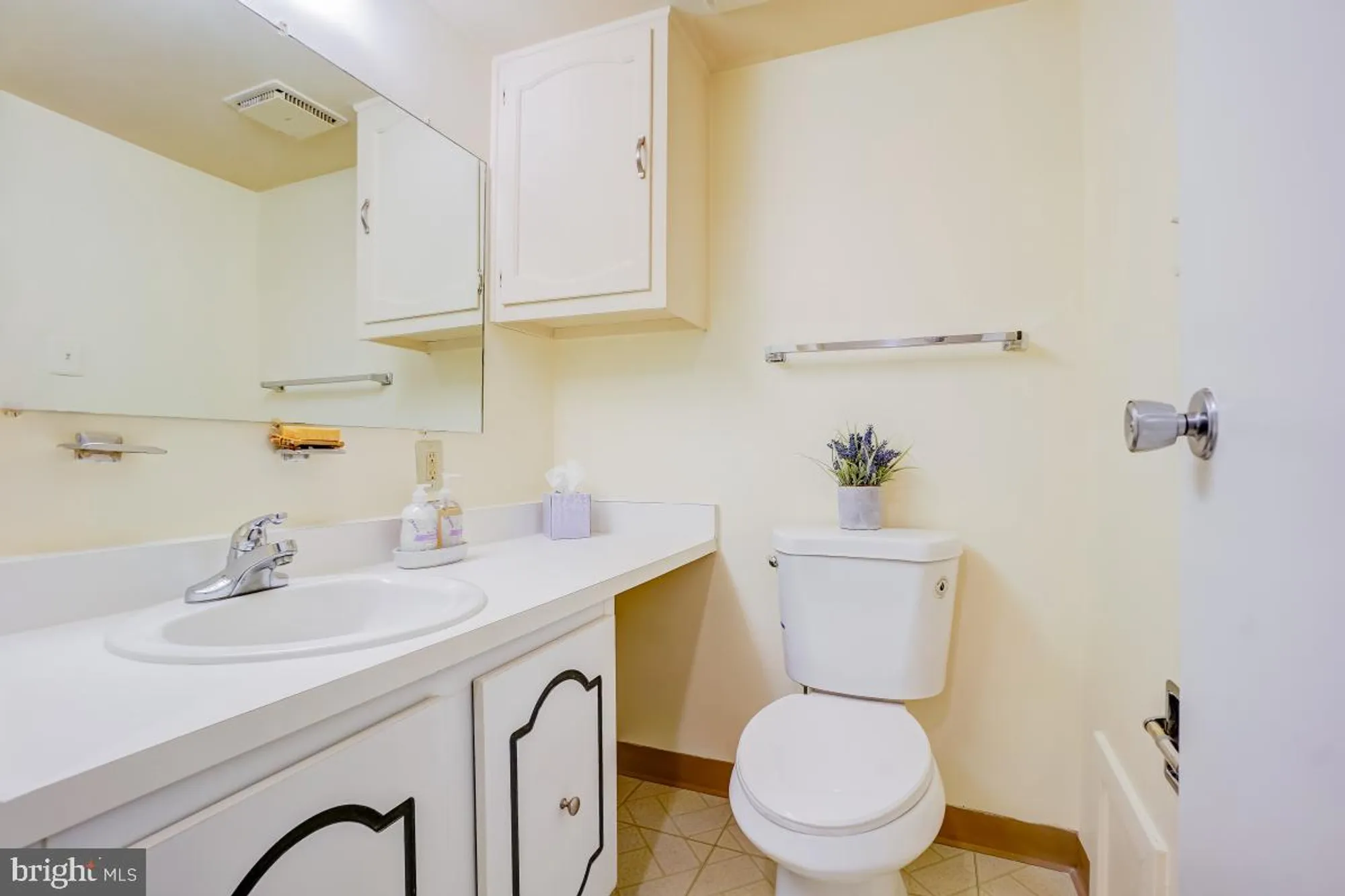 Property Slideshow image 18 of 34 | 2921 n leisure world blvd 1-226, Silver Spring, MD, 20906
