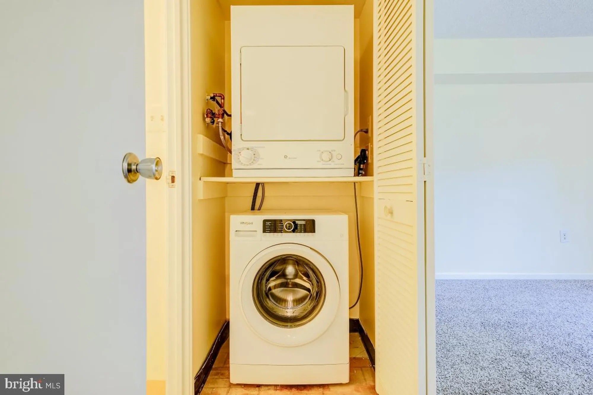 Property Slideshow image 32 of 34 | 2921 n leisure world blvd 1-226, Silver Spring, MD, 20906