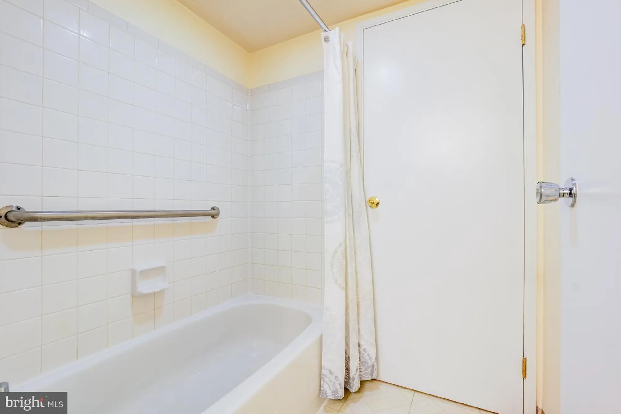 Property Slideshow image 20 of 34 | 2921 n leisure world blvd 1-226, Silver Spring, MD, 20906