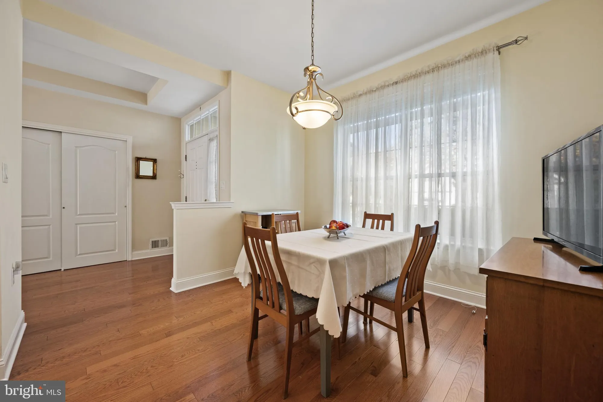 Property Slideshow image 8 of 45 | 6 grande blvd, Princeton Junction, NJ, 08550