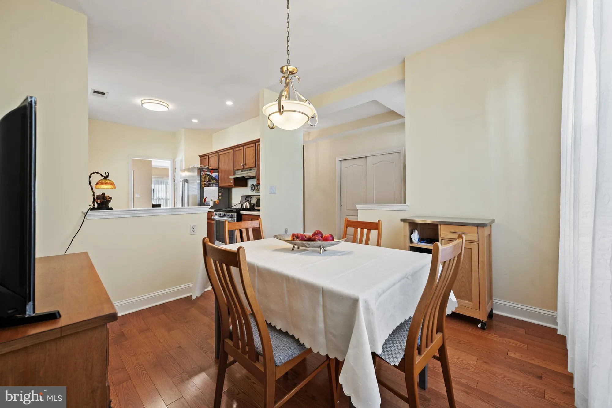 Property Slideshow image 9 of 45 | 6 grande blvd, Princeton Junction, NJ, 08550