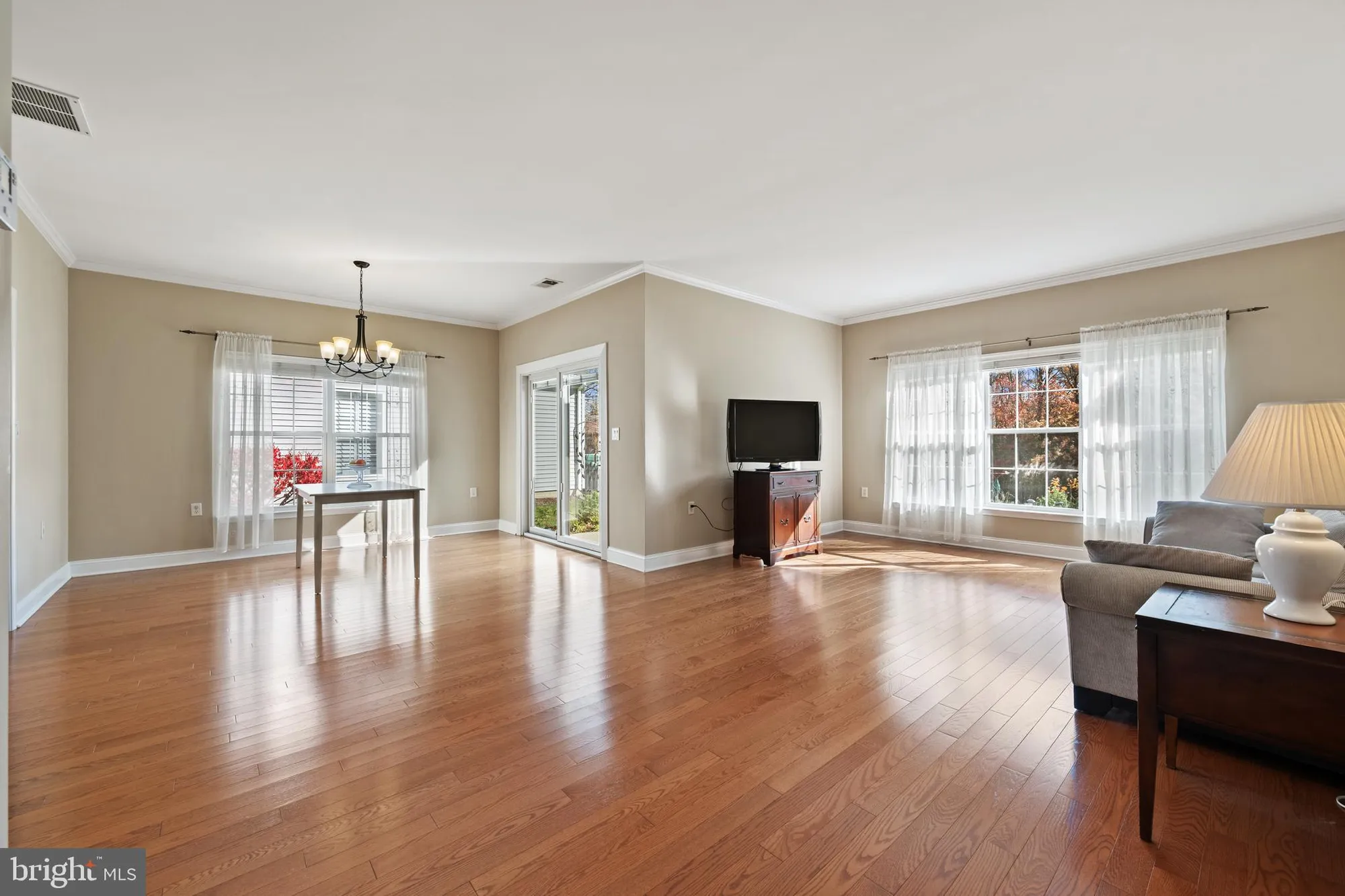 Property Slideshow image 13 of 45 | 6 grande blvd, Princeton Junction, NJ, 08550