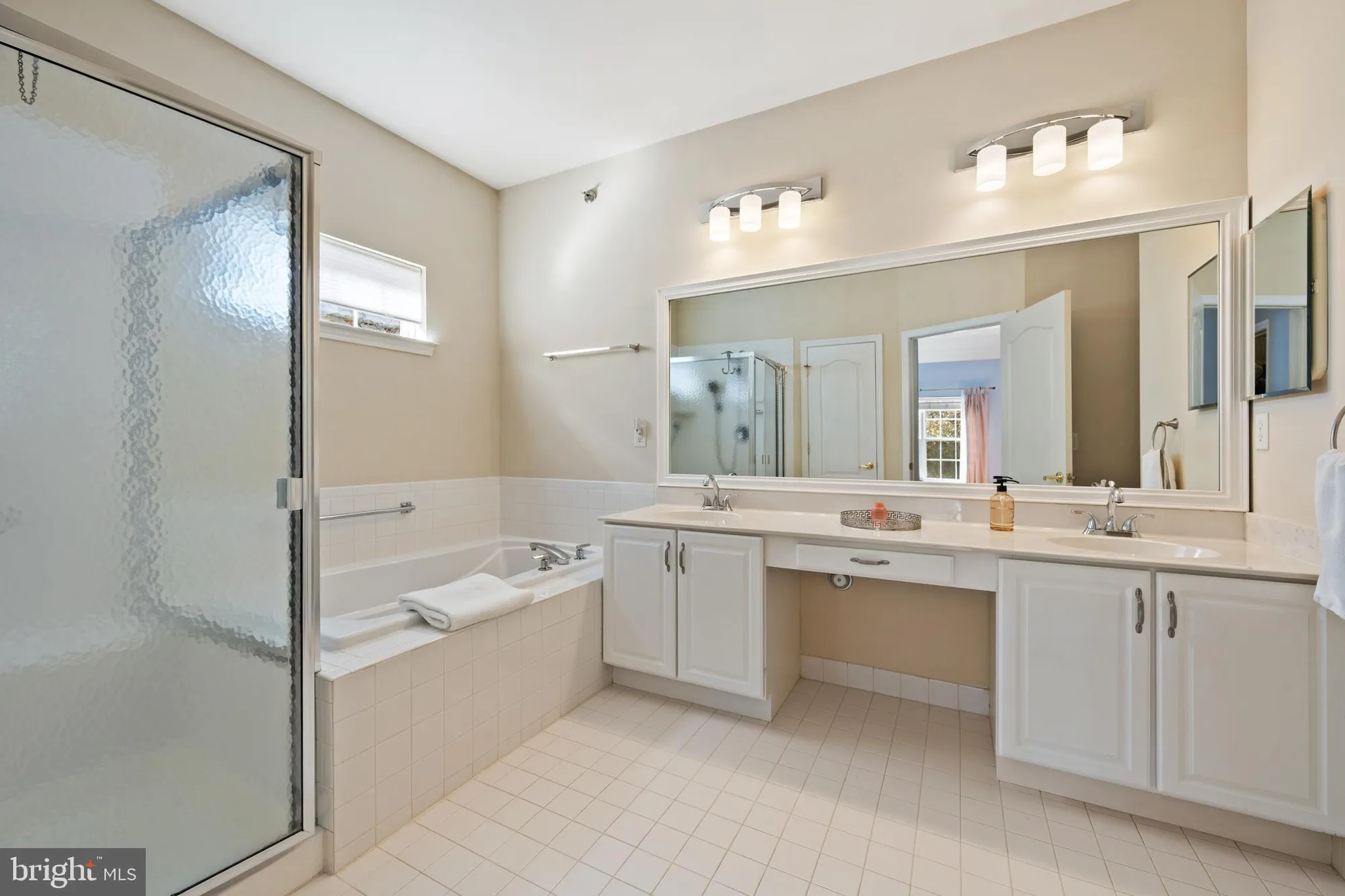 Property Slideshow image 23 of 45 | 6 grande blvd, Princeton Junction, NJ, 08550