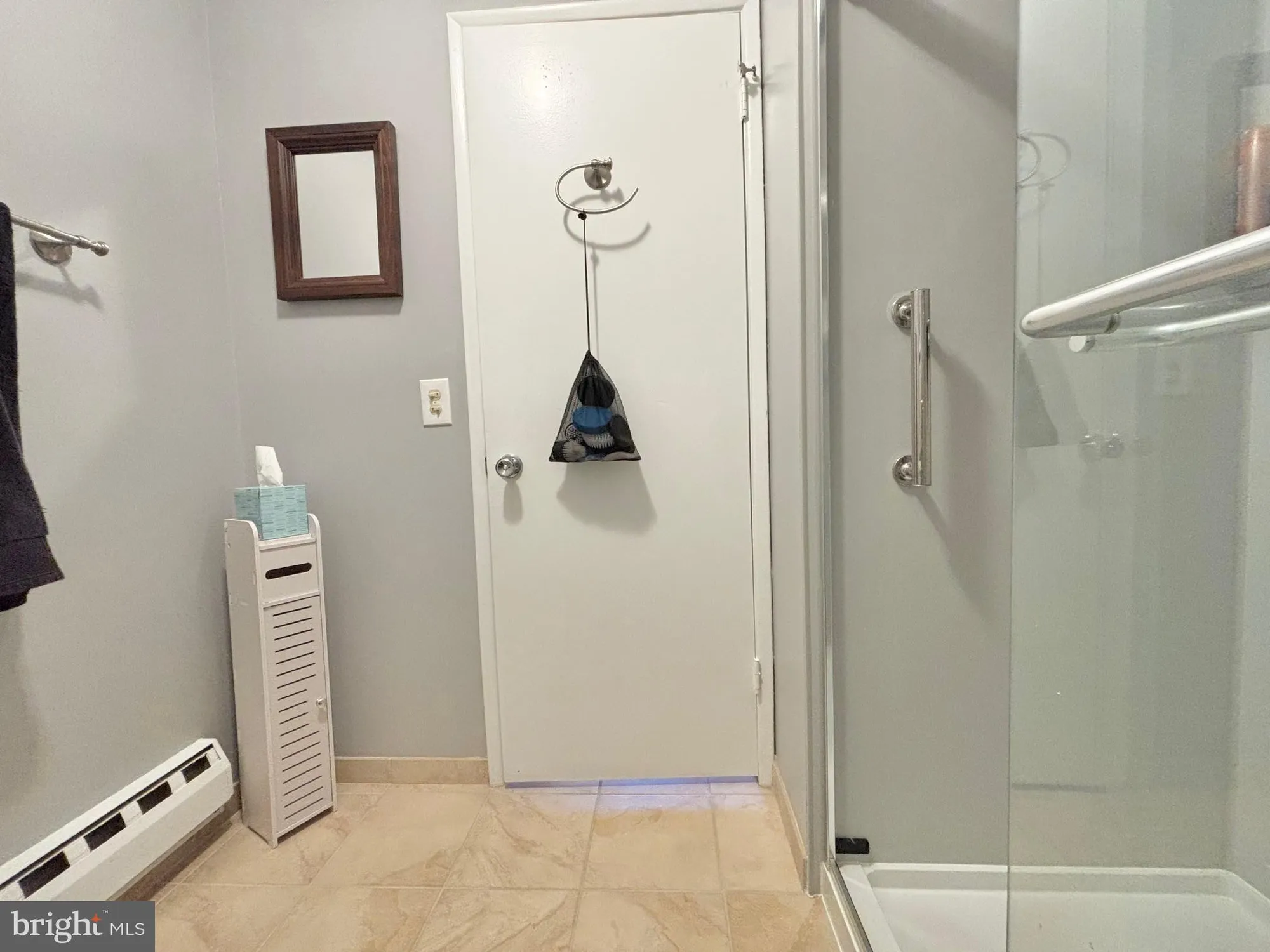 Property Slideshow image 18 of 27 | 15111 glade dr 12-3d, Silver Spring, MD, 20906