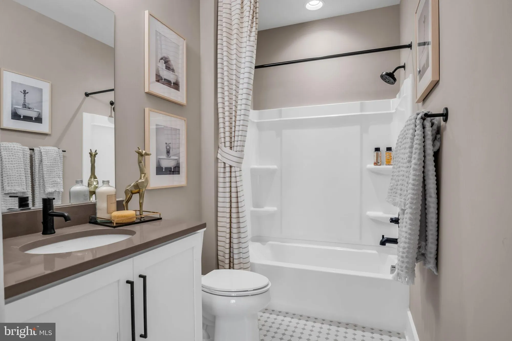 Property Slideshow image 15 of 44 | 39 reedgrass way, Gettysburg, PA, 17325