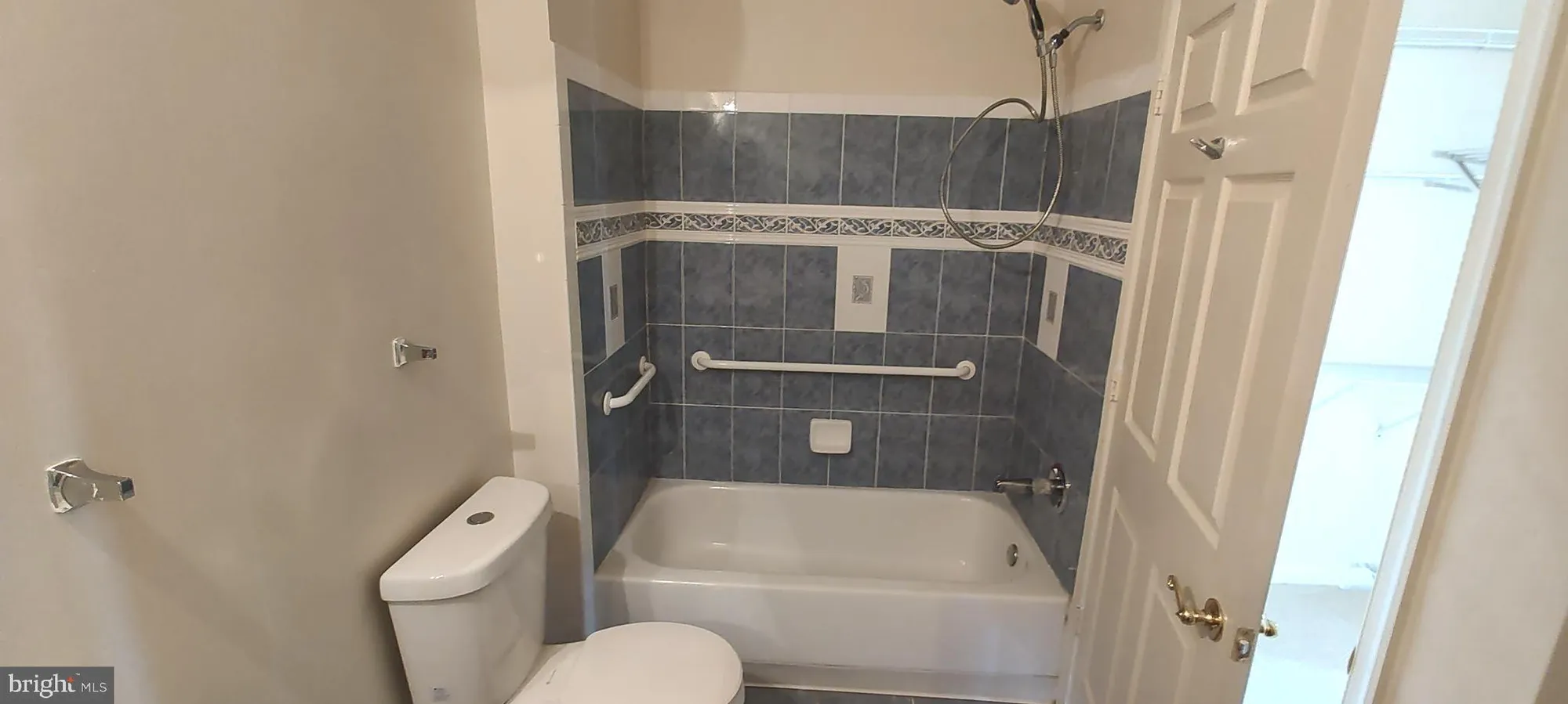 Property Slideshow image 25 of 46 | 1 cameron grove blvd 301, Upper Marlboro, MD, 20774