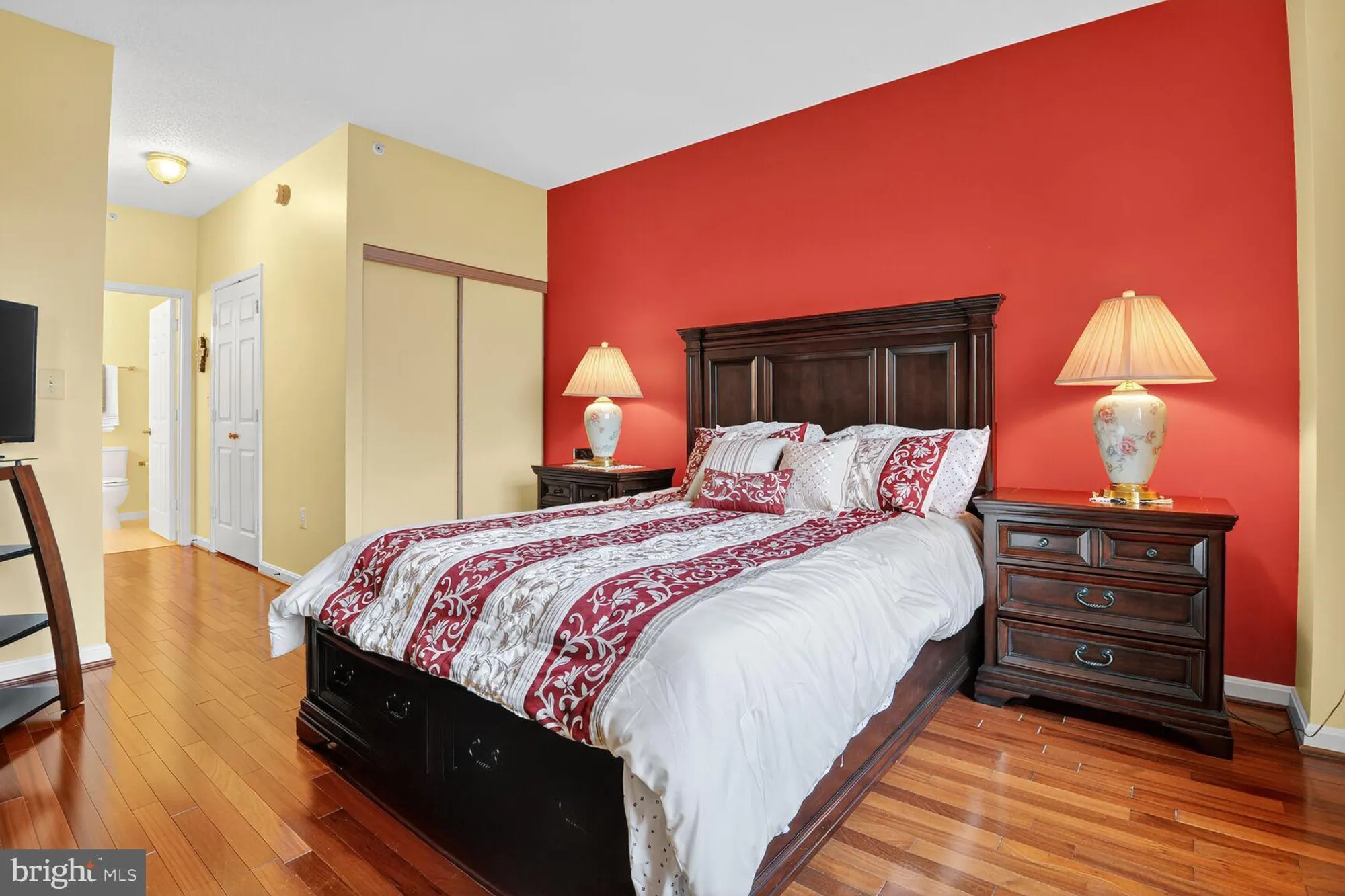 Property Slideshow image 9 of 16 | 19365 cypress ridge ter unit 1022, Leesburg, VA, 20176