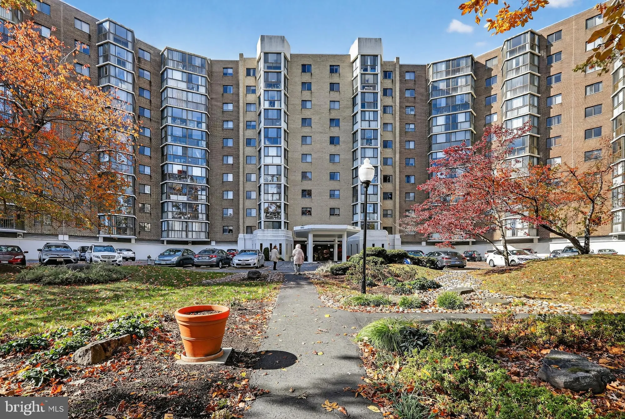 Property Slideshow image 1 of 40 | 15101 interlachen dr 1-326, Silver Spring, MD, 20906