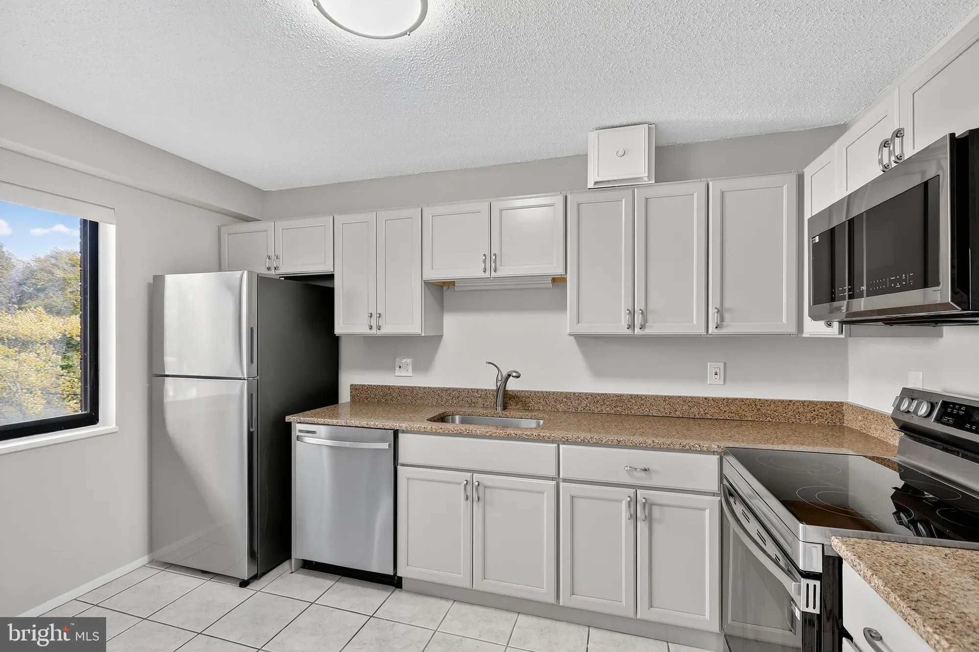 Property Slideshow image 3 of 40 | 15101 interlachen dr 1-326, Silver Spring, MD, 20906