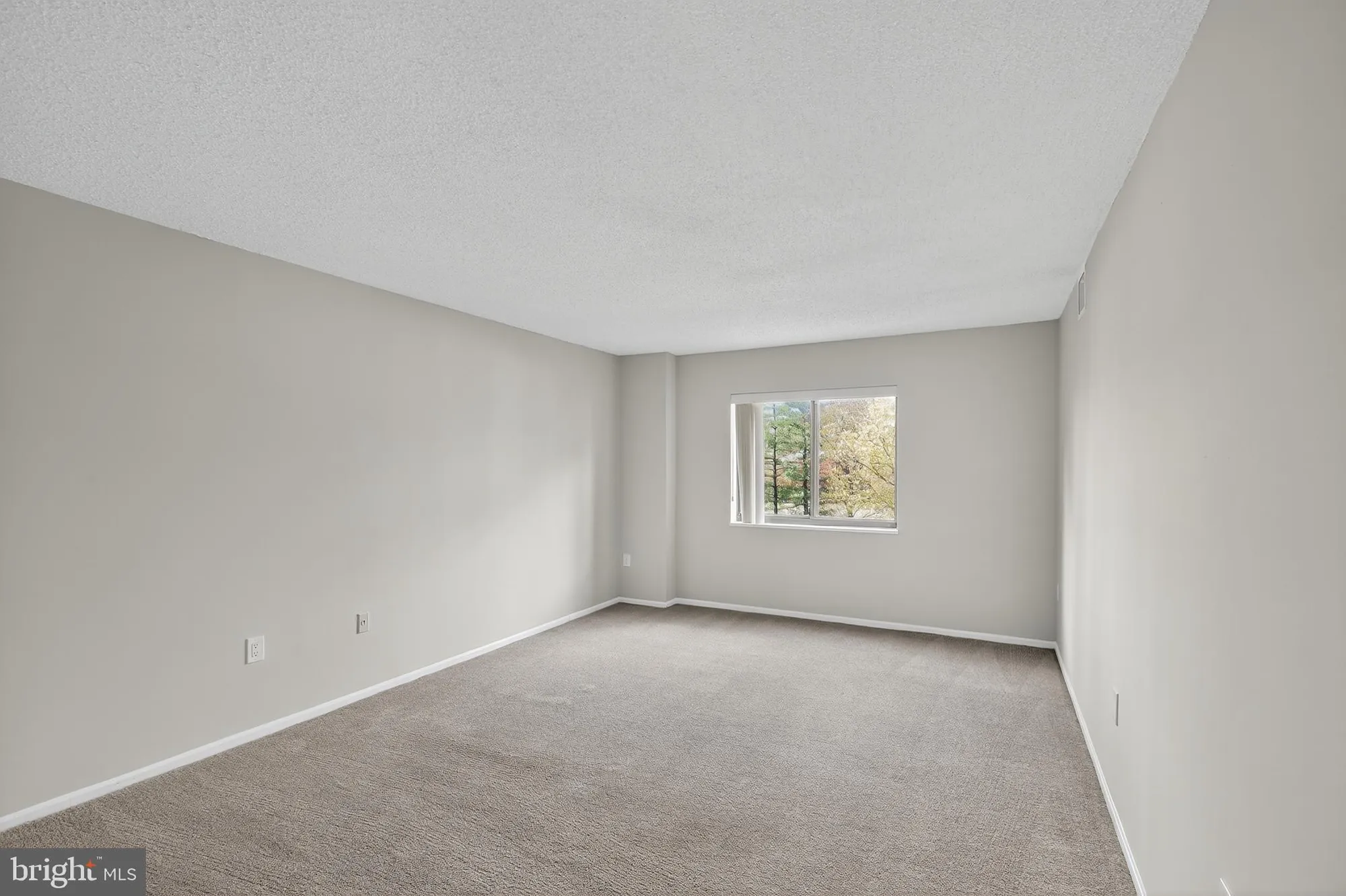 Property Slideshow image 29 of 40 | 15101 interlachen dr 1-326, Silver Spring, MD, 20906