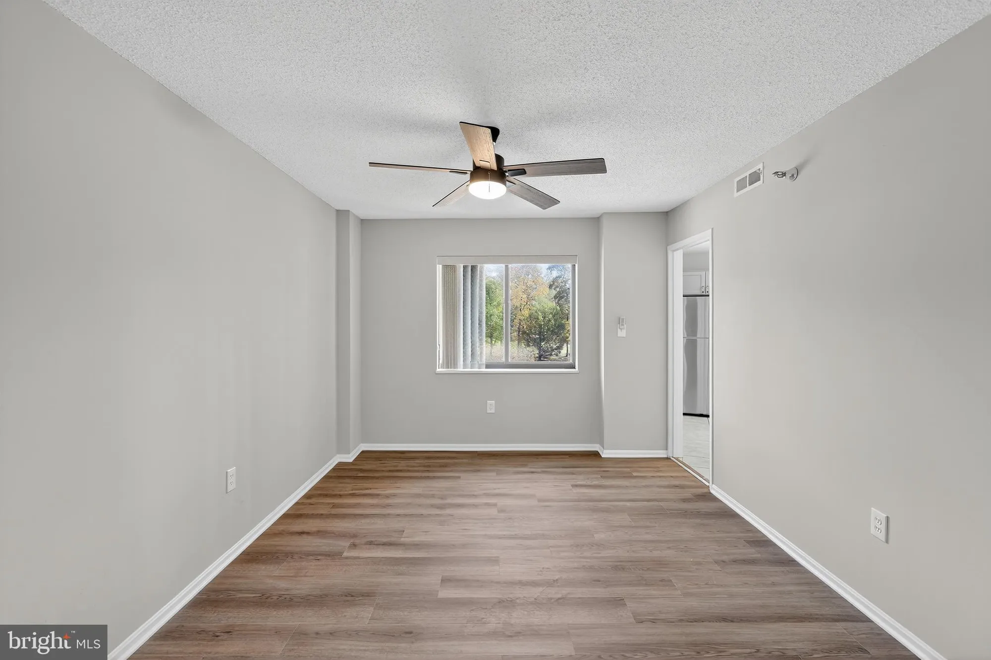 Property Slideshow image 8 of 40 | 15101 interlachen dr 1-326, Silver Spring, MD, 20906