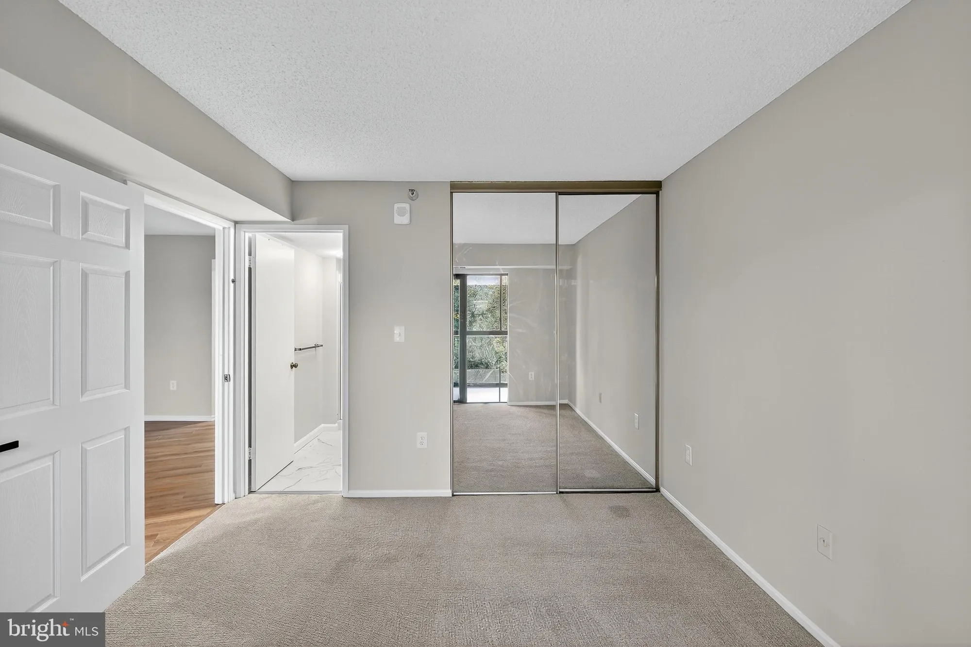 Property Slideshow image 20 of 40 | 15101 interlachen dr 1-326, Silver Spring, MD, 20906