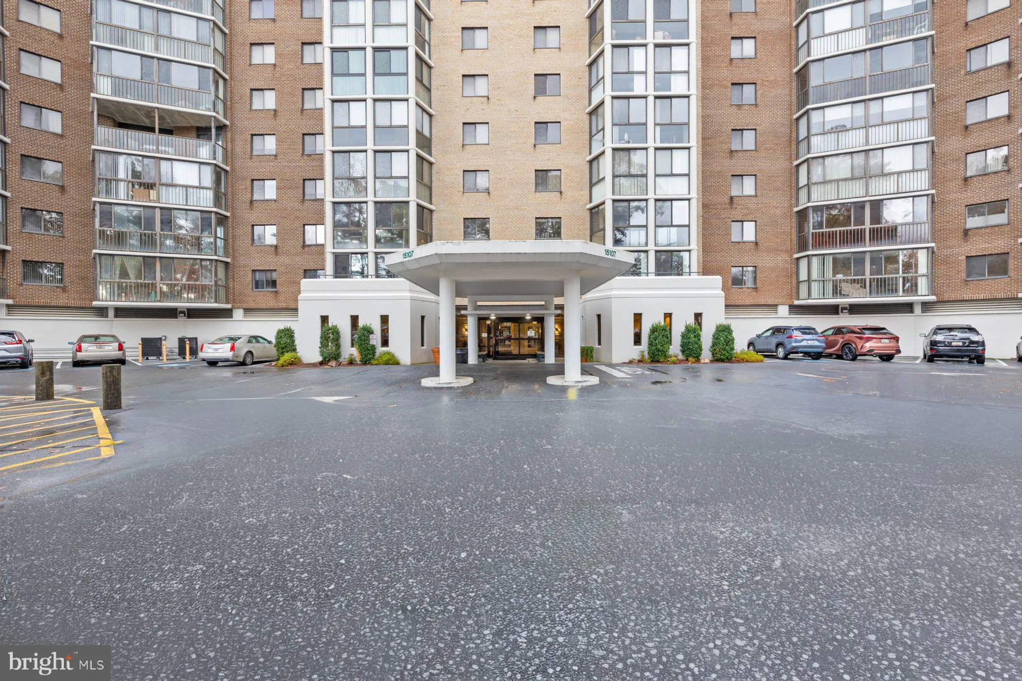 Property Slideshow image 2 of 35 | 15107 interlachen dr 2-822, Silver Spring, MD, 20906
