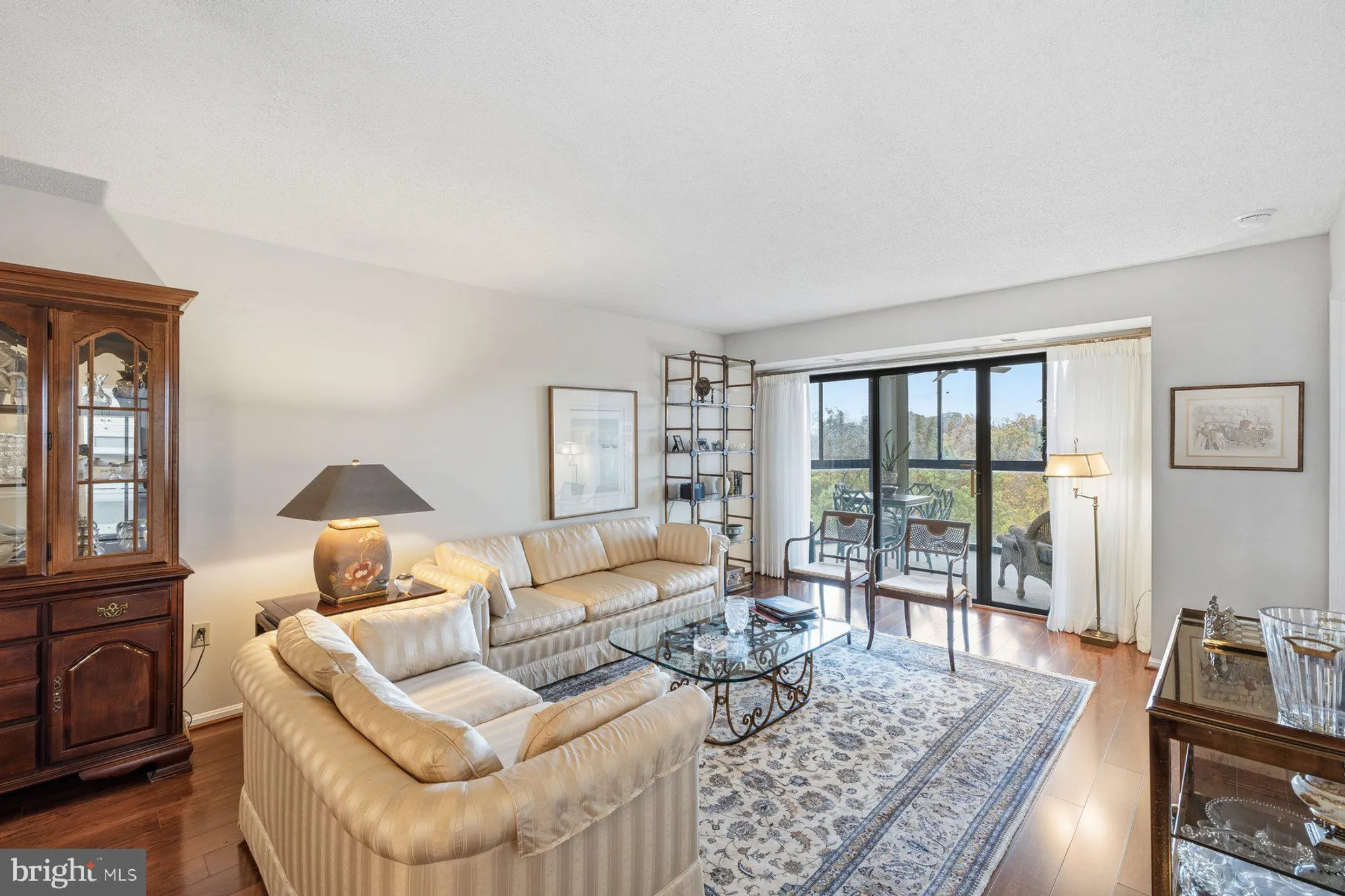 Property Slideshow image 6 of 35 | 15107 interlachen dr 2-822, Silver Spring, MD, 20906