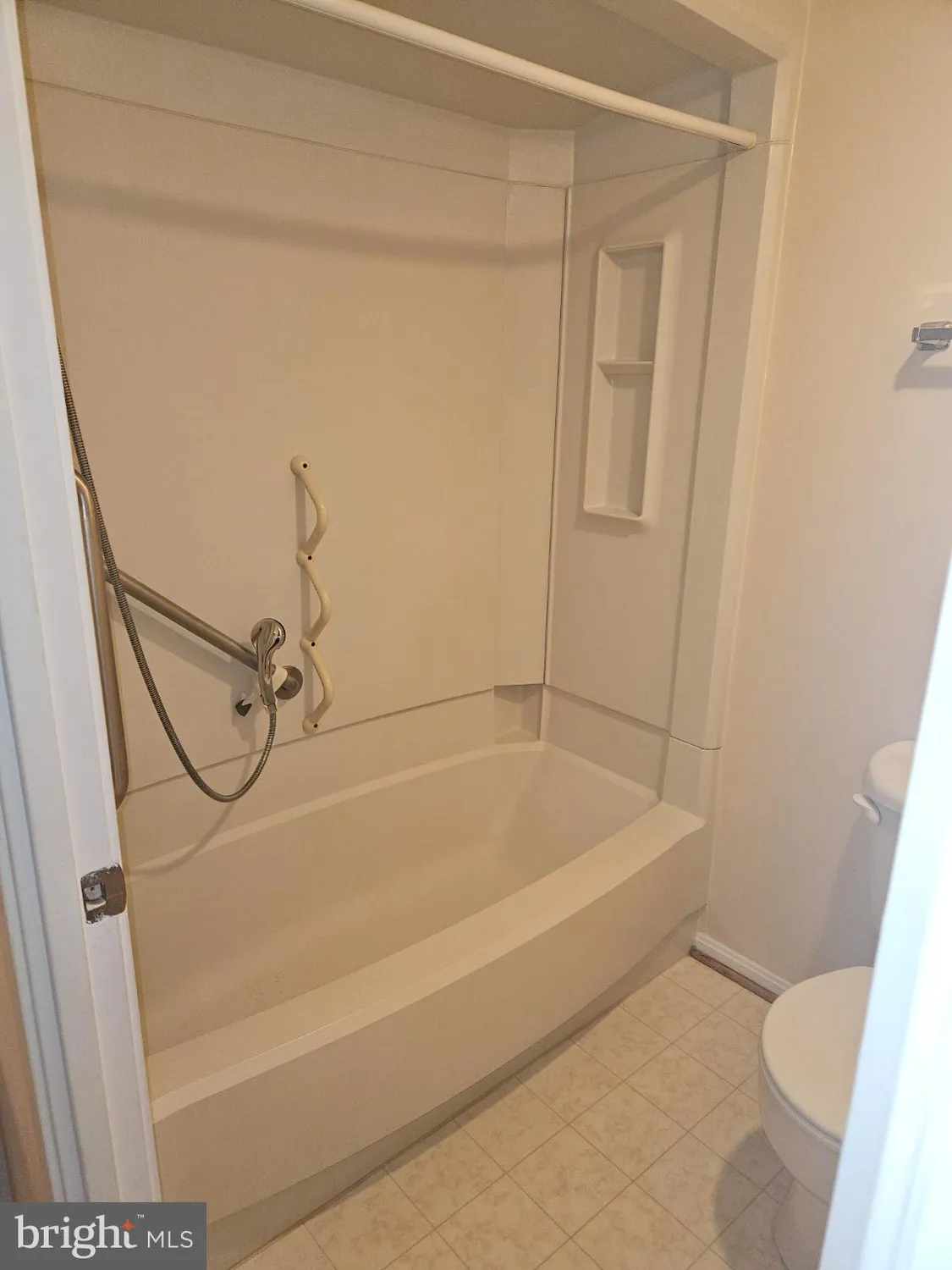 Property Slideshow image 27 of 35 | 15107 interlachen dr 2-815, Silver Spring, MD, 20906