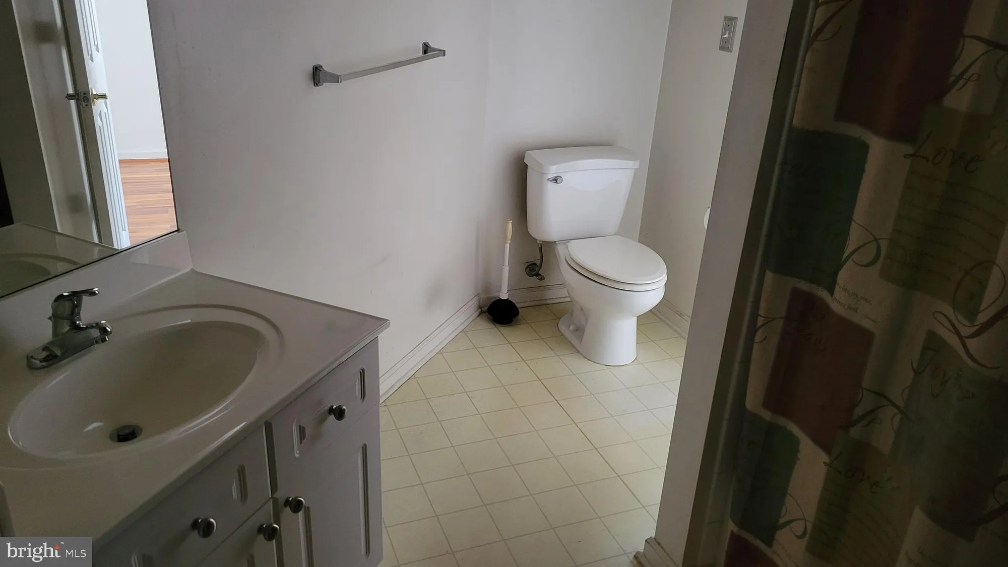 Property Slideshow image 21 of 22 | 2 cameron grove blvd 109, Upper Marlboro, MD, 20774