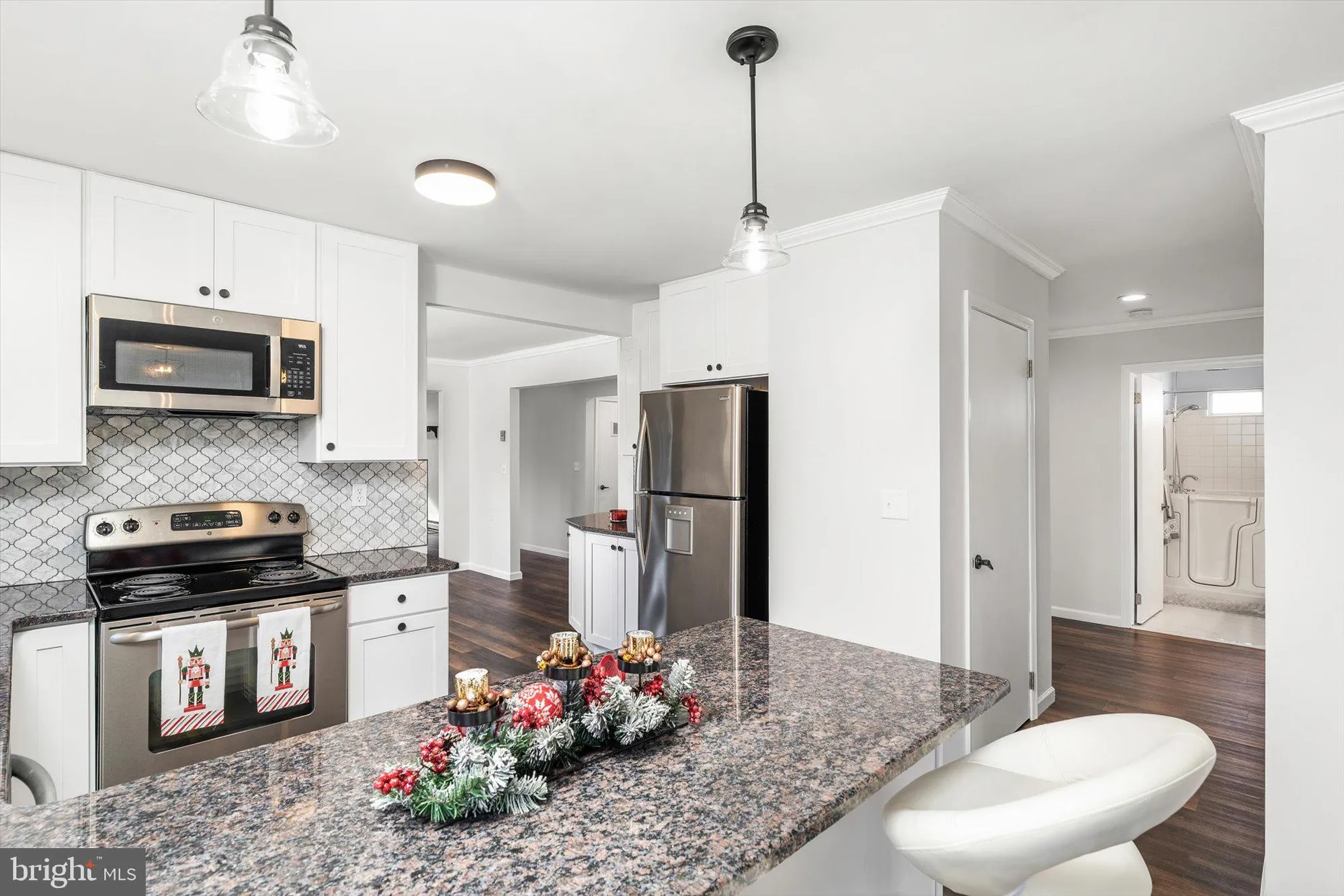 Property Slideshow image 6 of 28 | 48 dunstable rd, Southampton, NJ, 08088