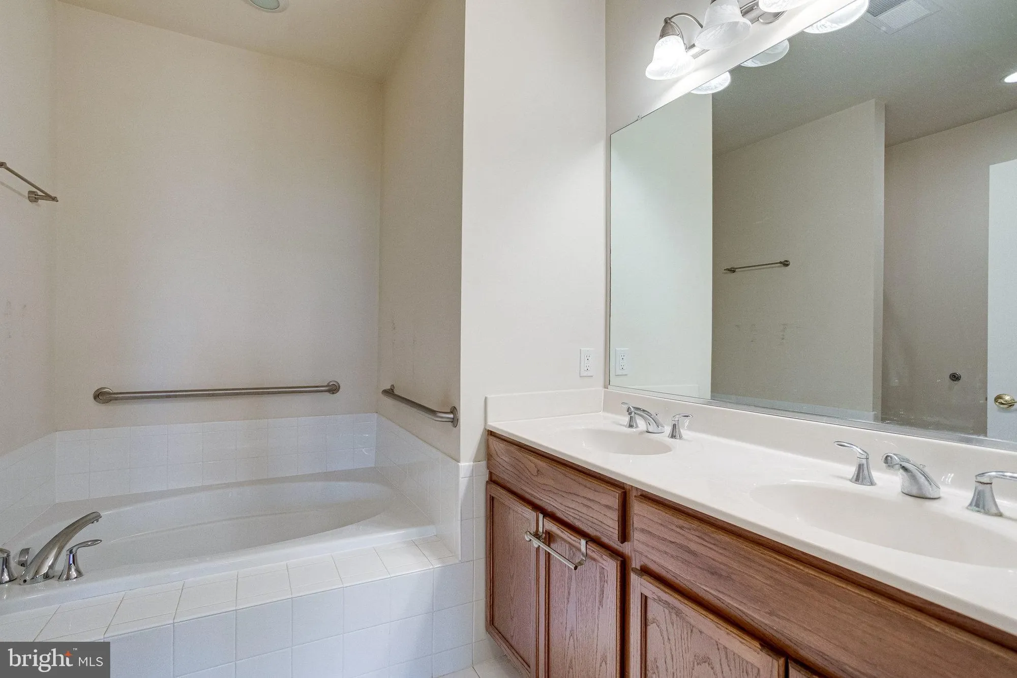 Property Slideshow image 66 of 80 | 2903 saintsbury plz 405, Fairfax, VA, 22031