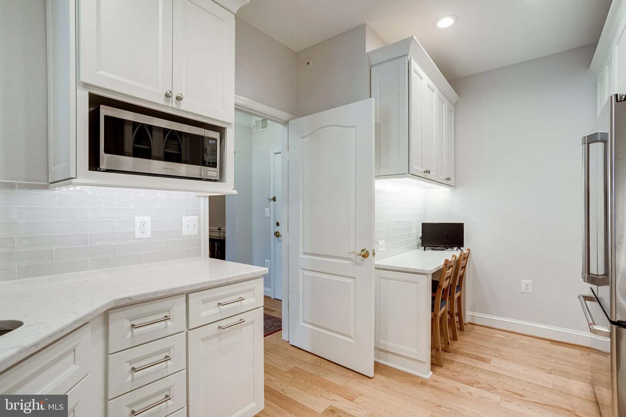 Property Slideshow image 40 of 80 | 2903 saintsbury plz 405, Fairfax, VA, 22031