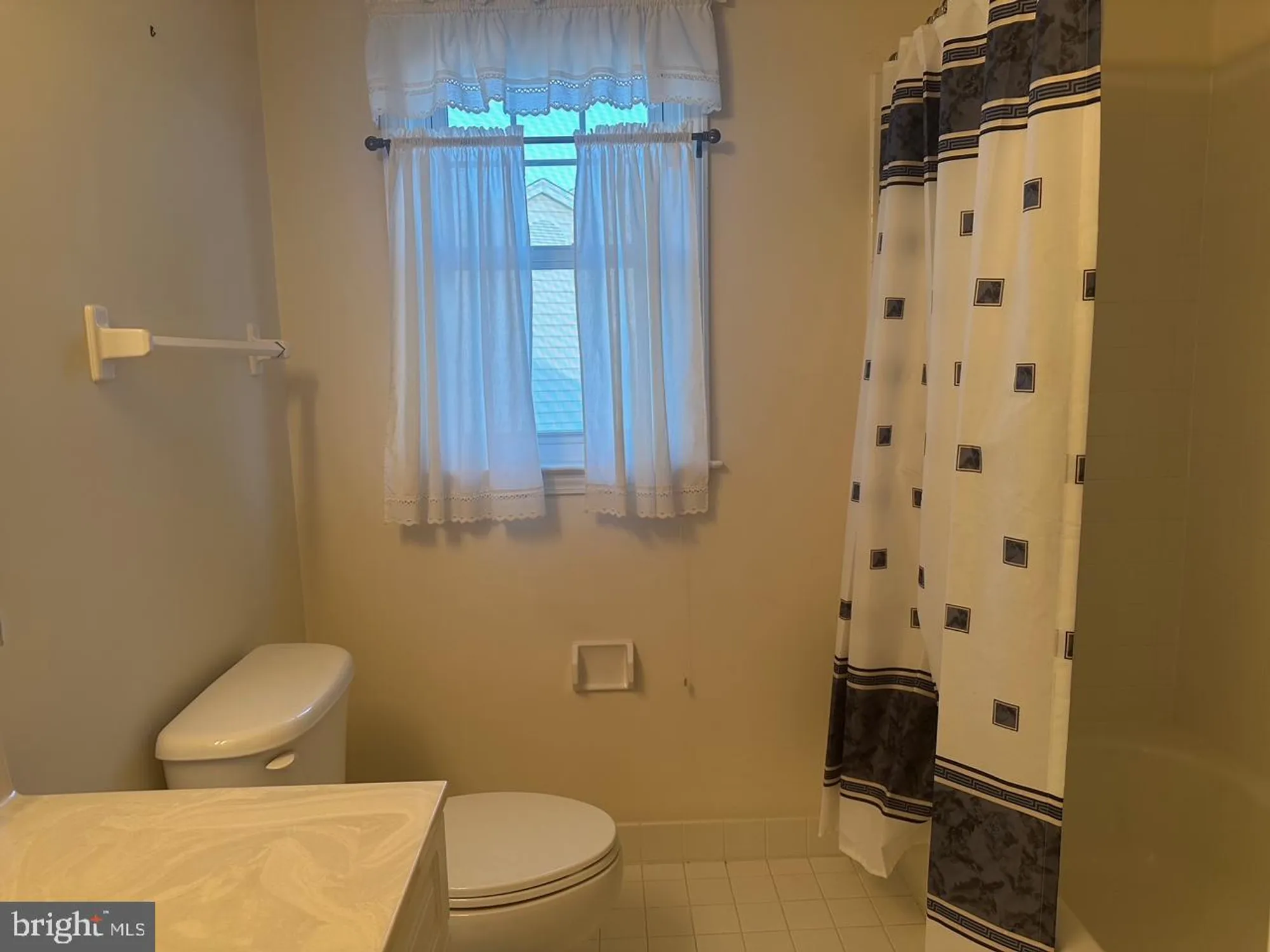 Property Slideshow image 11 of 16 | 146 grandview dr, Warminster, PA, 18974