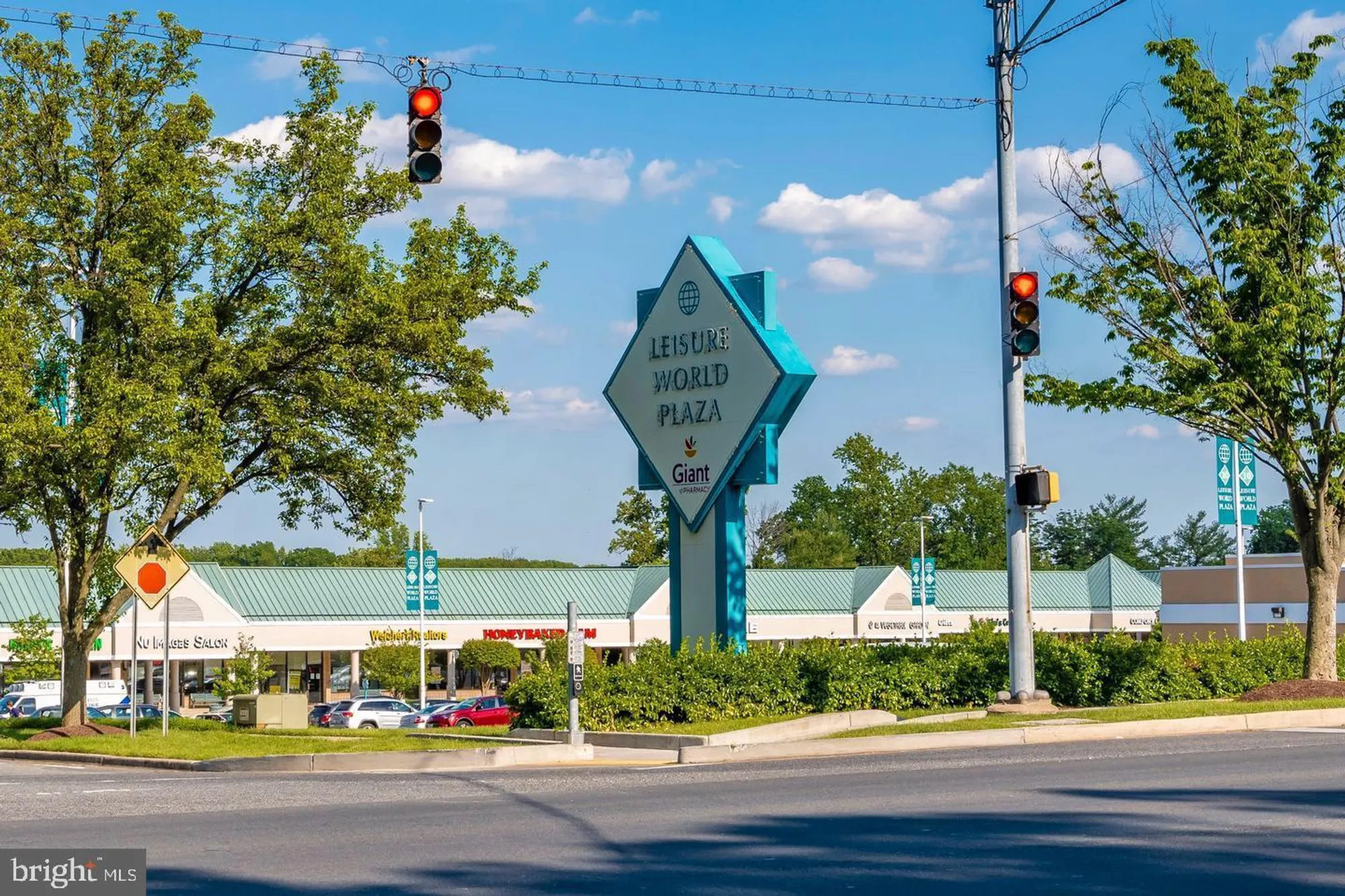 Property Slideshow image 34 of 35 | 15107 interlachen dr 2-815, Silver Spring, MD, 20906