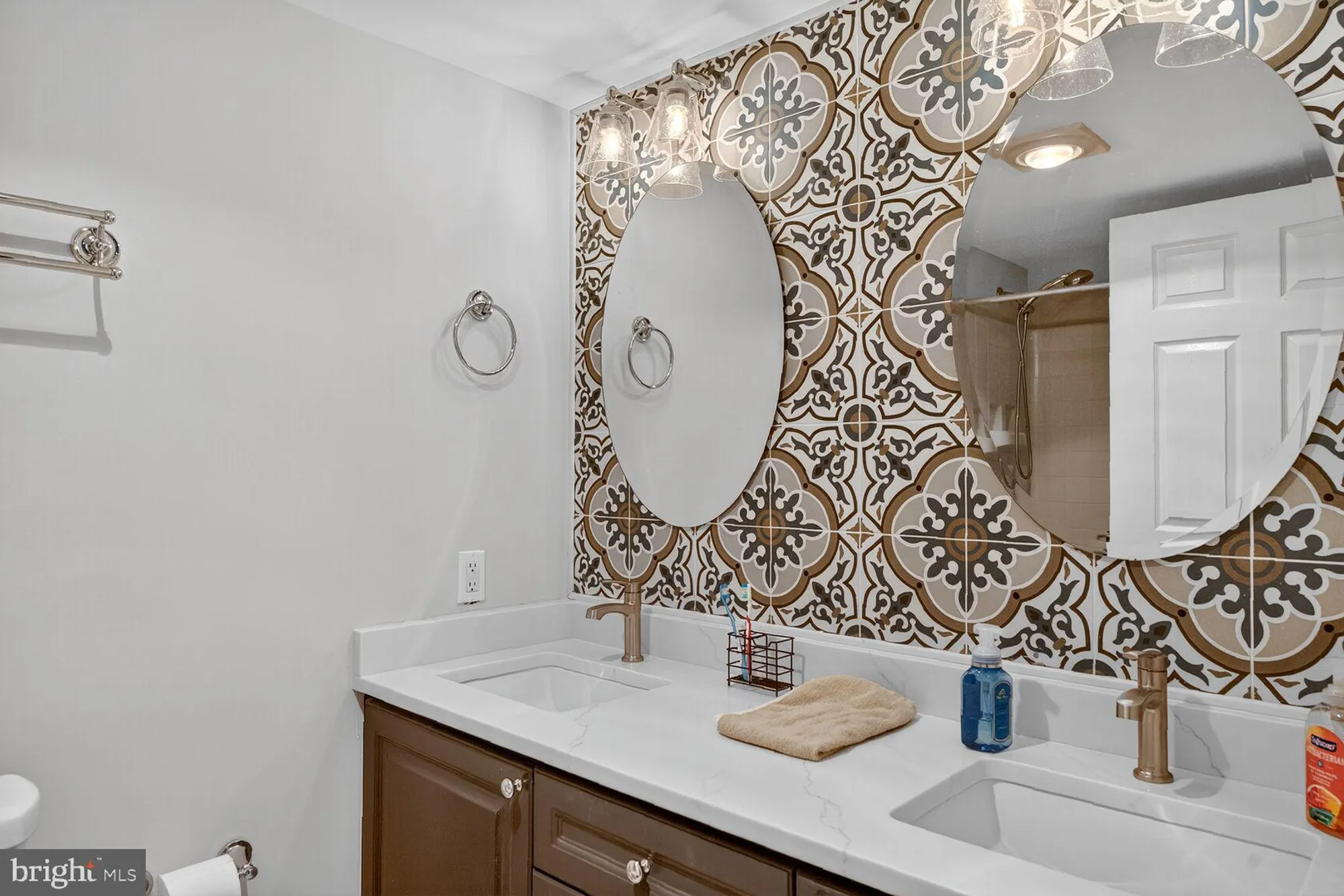 Property Slideshow image 13 of 21 | 19385 cypress ridge ter unit 404, Leesburg, VA, 20176