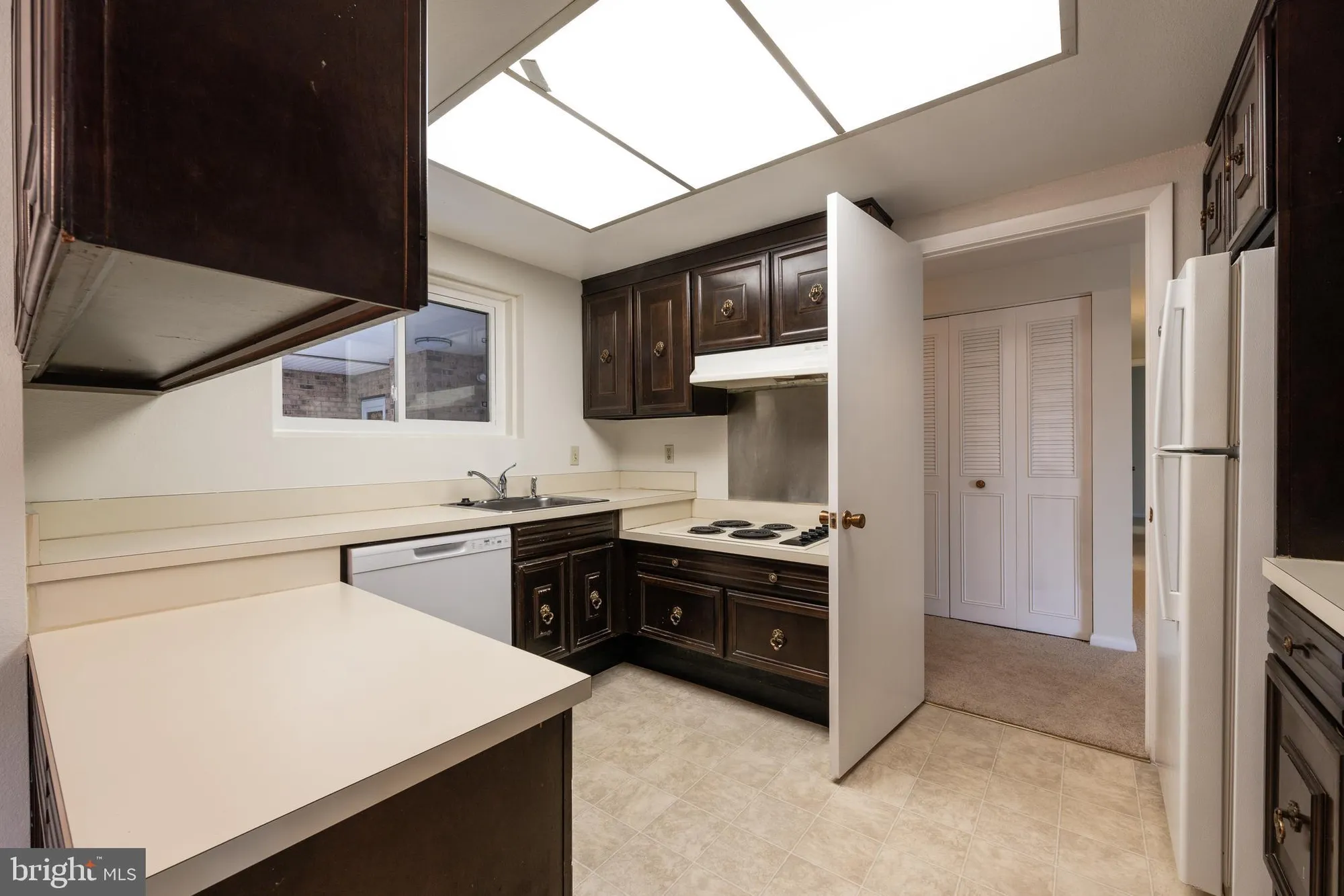 Property Slideshow image 8 of 29 | 3350 gleneagles dr 70-1d, Silver Spring, MD, 20906