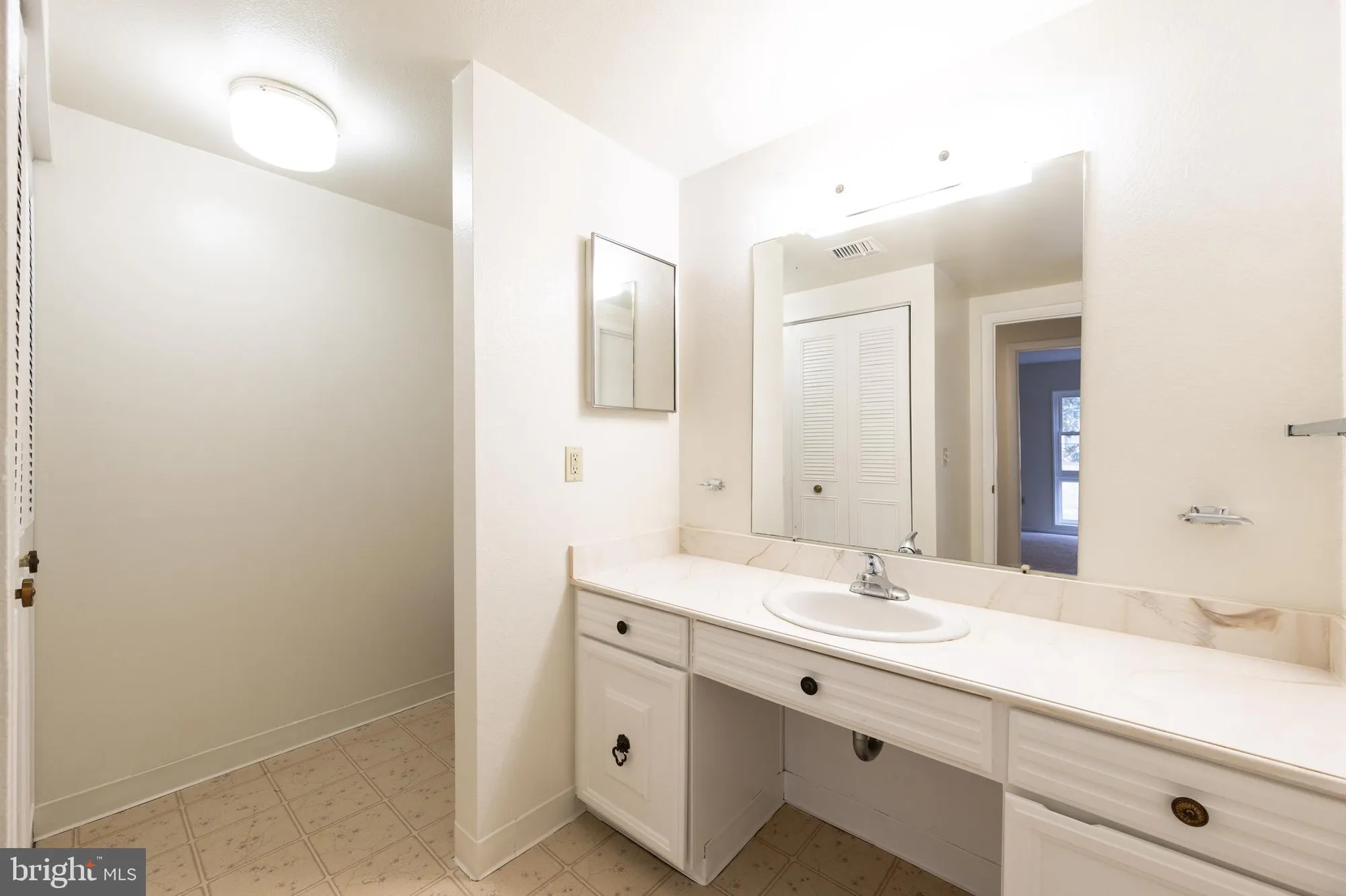 Property Slideshow image 24 of 29 | 3350 gleneagles dr 70-1d, Silver Spring, MD, 20906