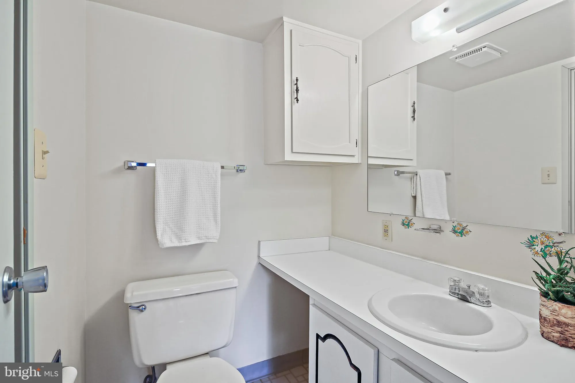 Property Slideshow image 15 of 32 | 2921 n leisure world blvd 1-316, Silver Spring, MD, 20906
