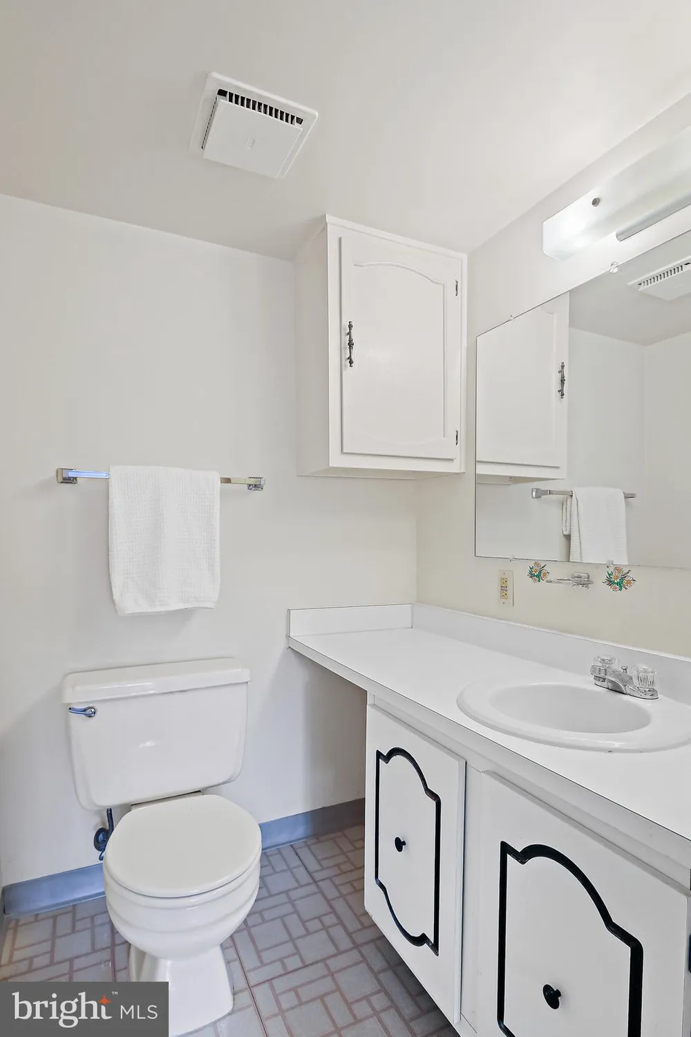 Property Slideshow image 16 of 32 | 2921 n leisure world blvd 1-316, Silver Spring, MD, 20906