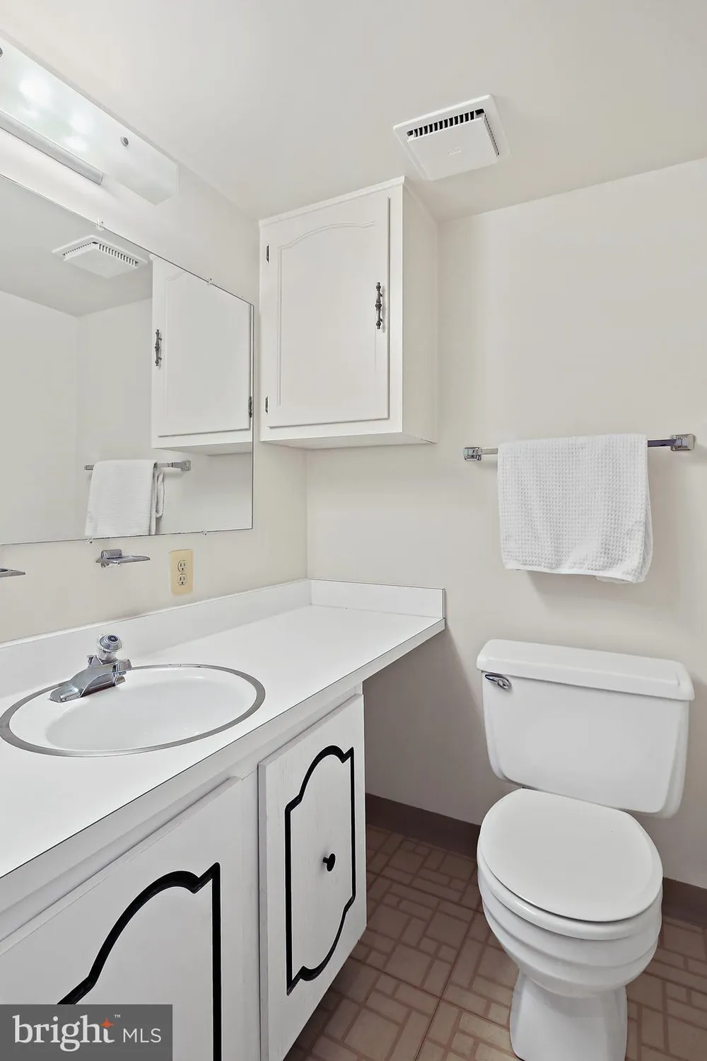 Property Slideshow image 20 of 32 | 2921 n leisure world blvd 1-316, Silver Spring, MD, 20906